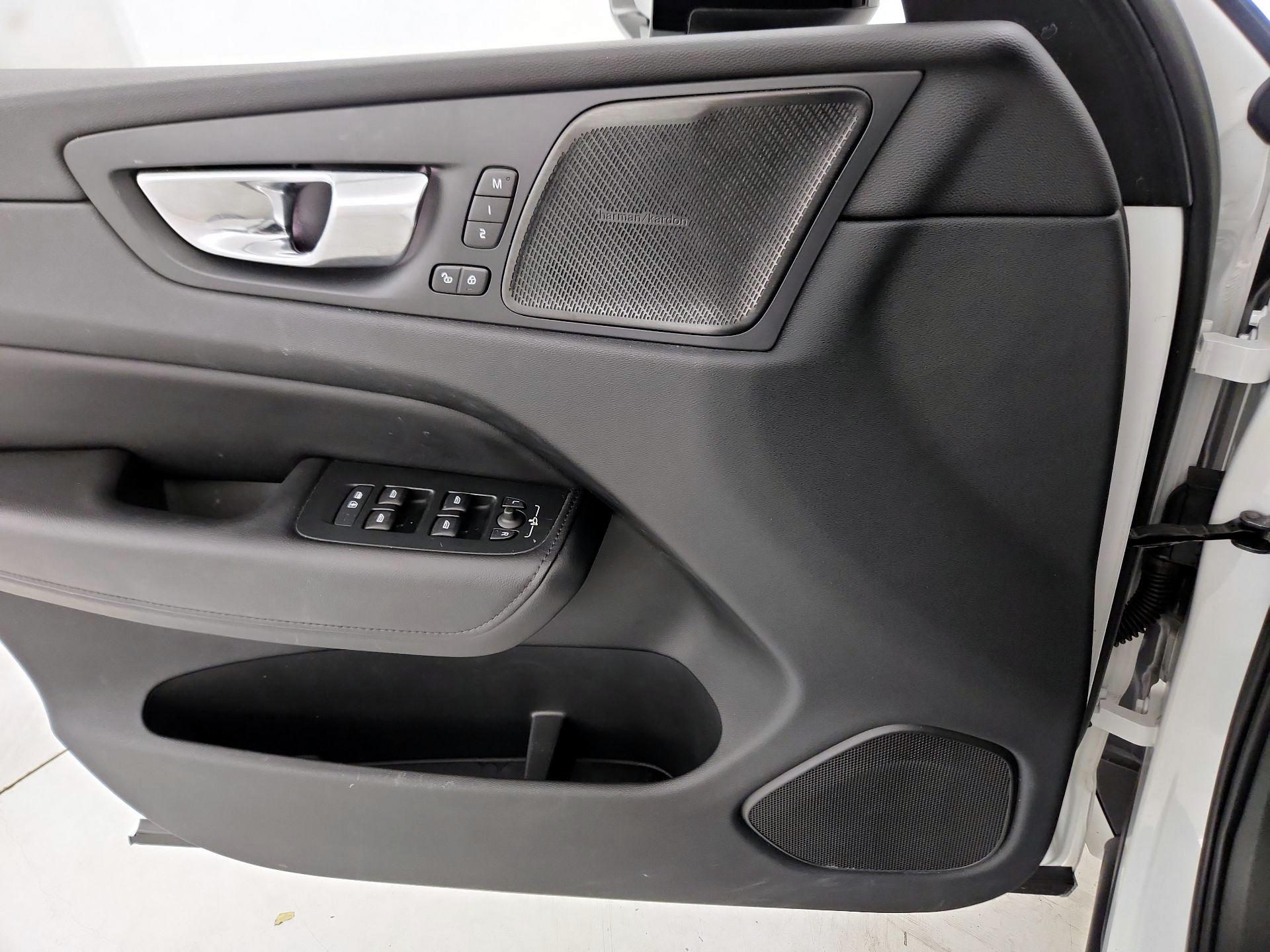 Thumbnail: 2023 Volvo XC60 - 12