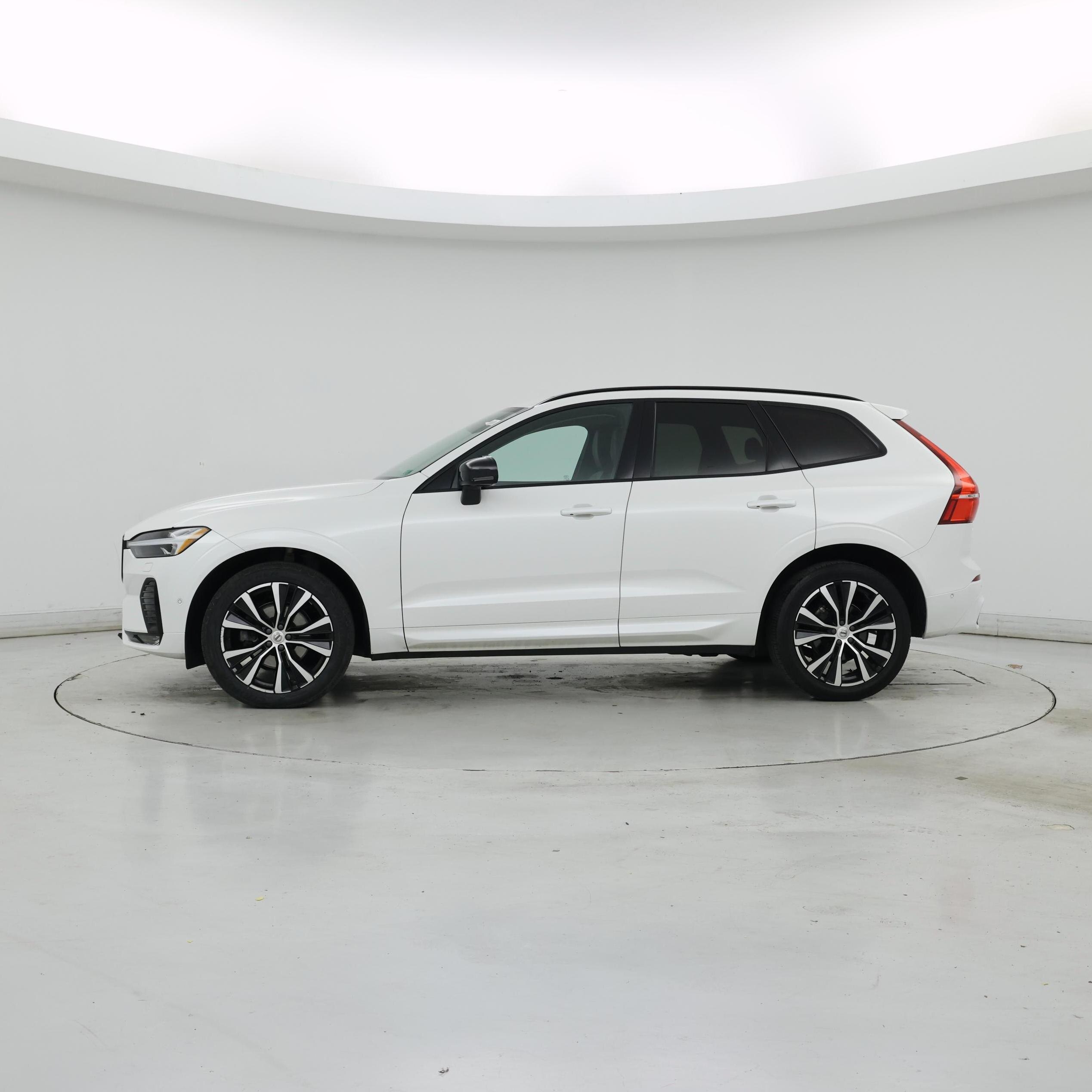 Thumbnail: 2023 Volvo XC60 - 3