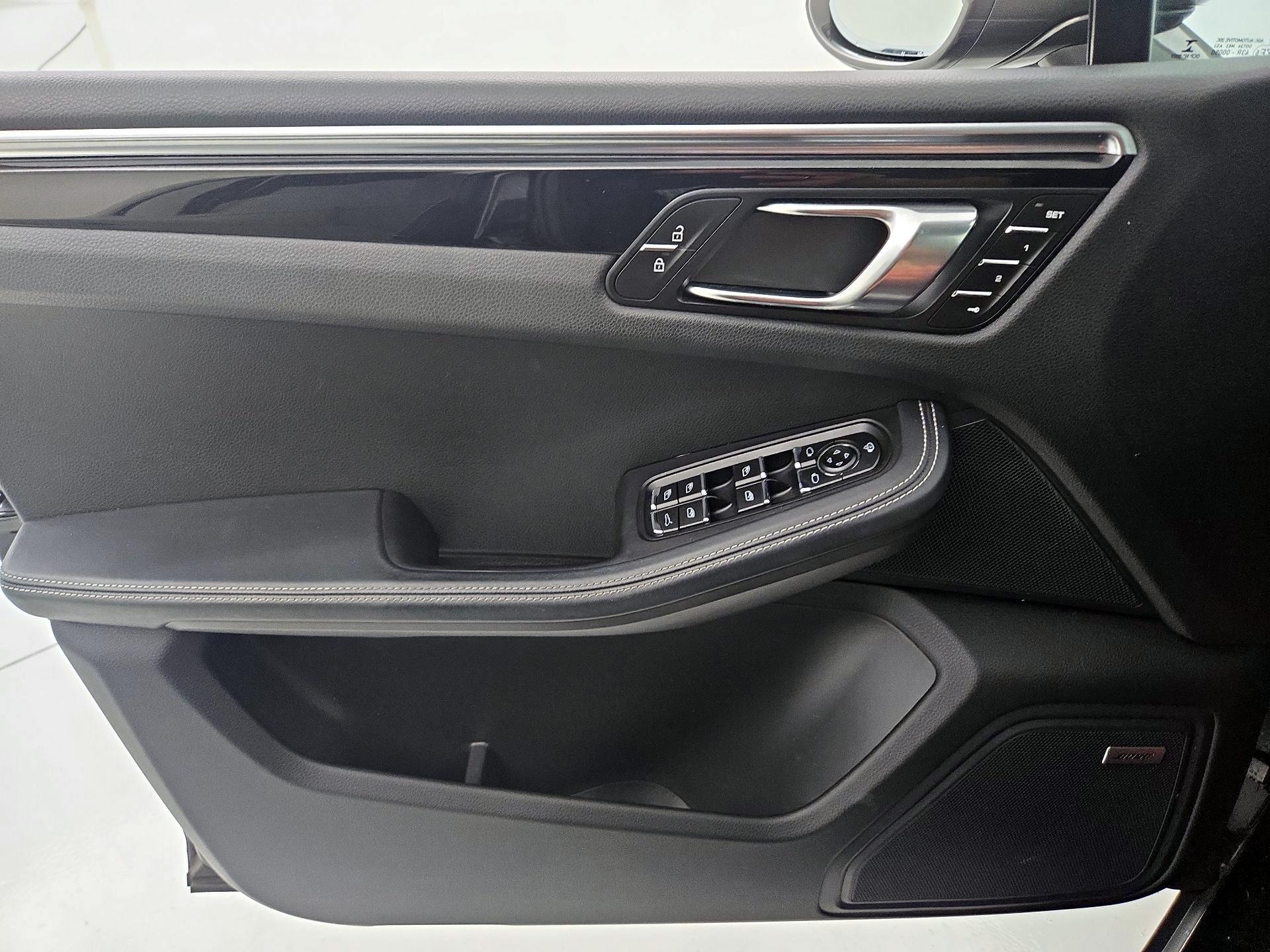 Thumbnail: 2023 Porsche Macan - 12