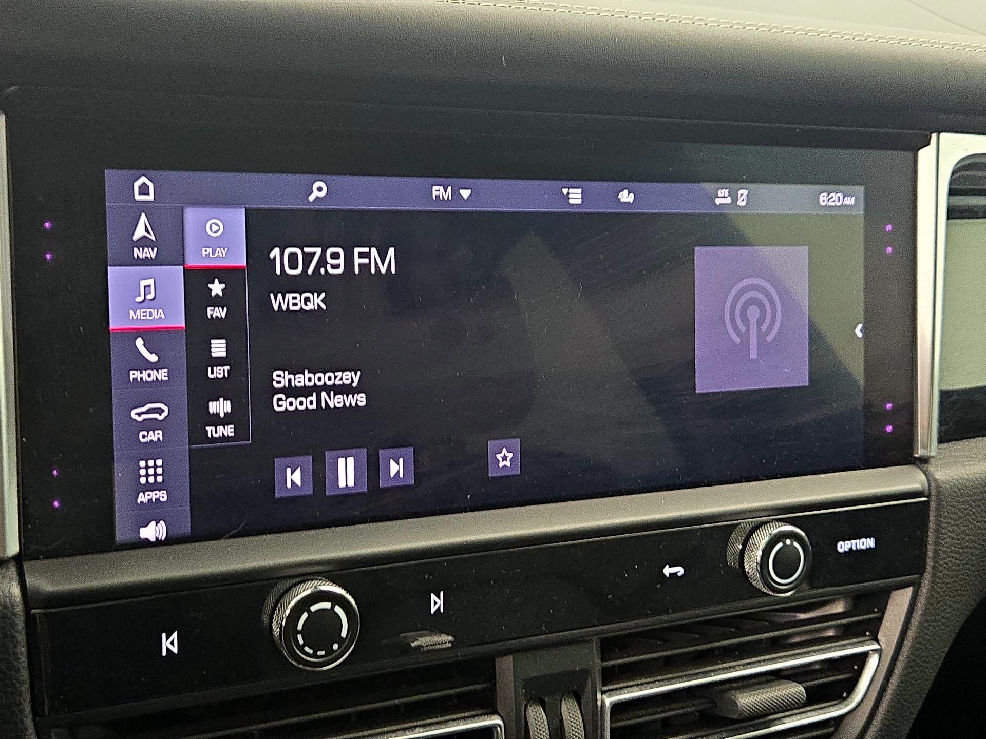 Thumbnail: 2023 Porsche Macan - 16