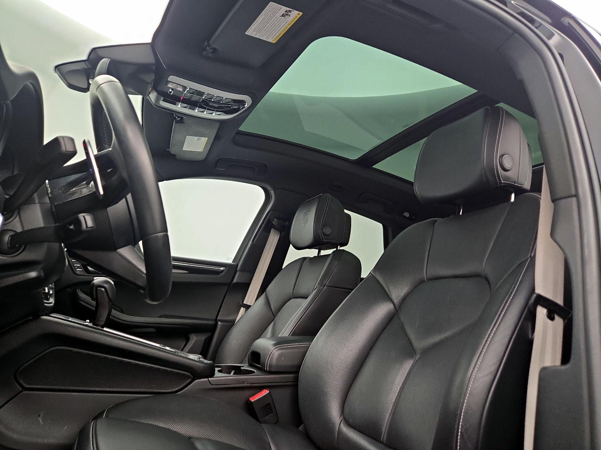 Thumbnail: 2023 Porsche Macan - 20