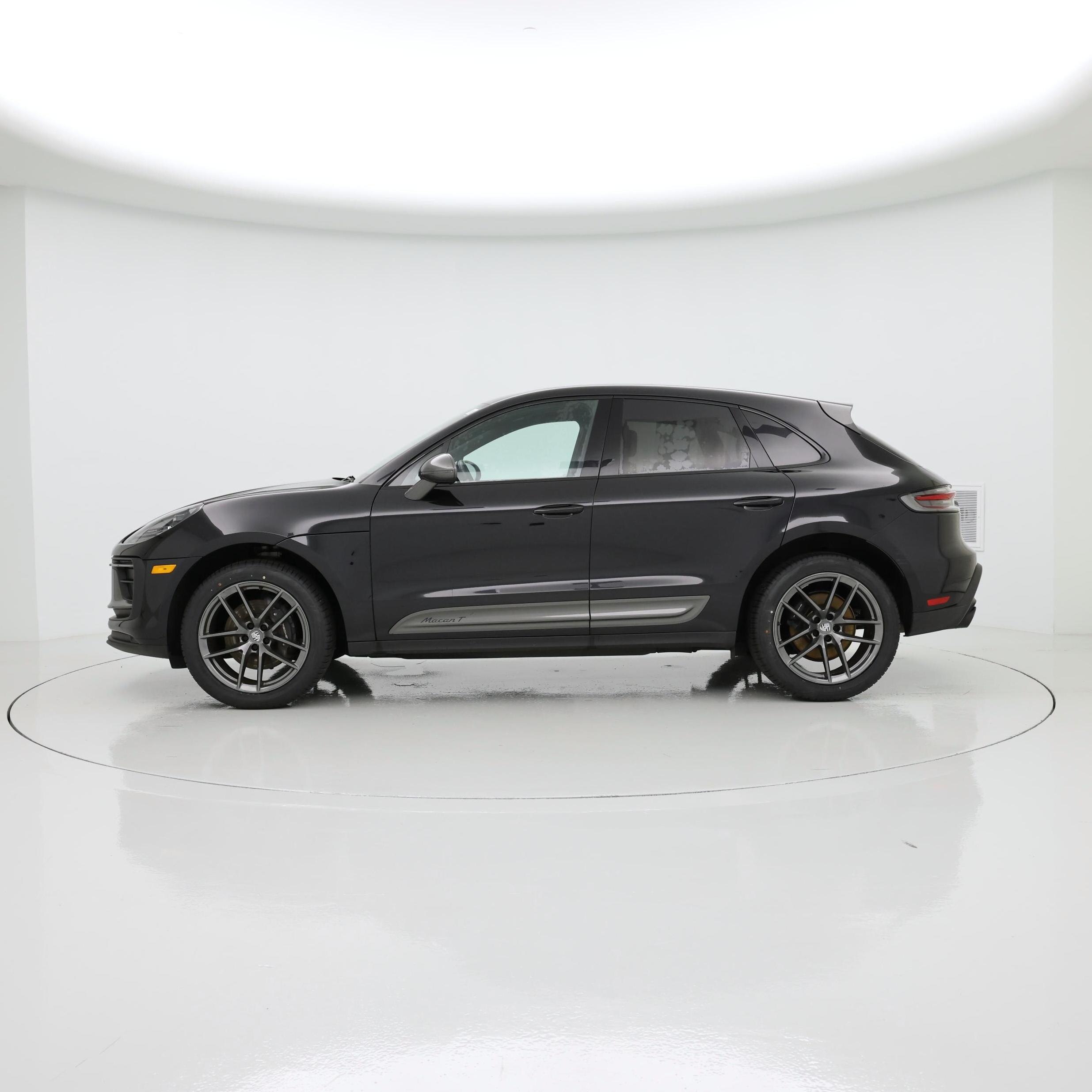 Thumbnail: 2023 Porsche Macan - 3