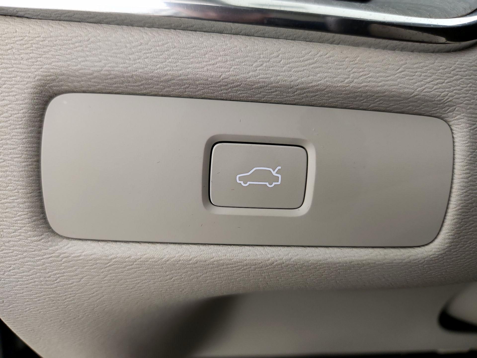 Thumbnail: 2024 Volvo XC60 - 13