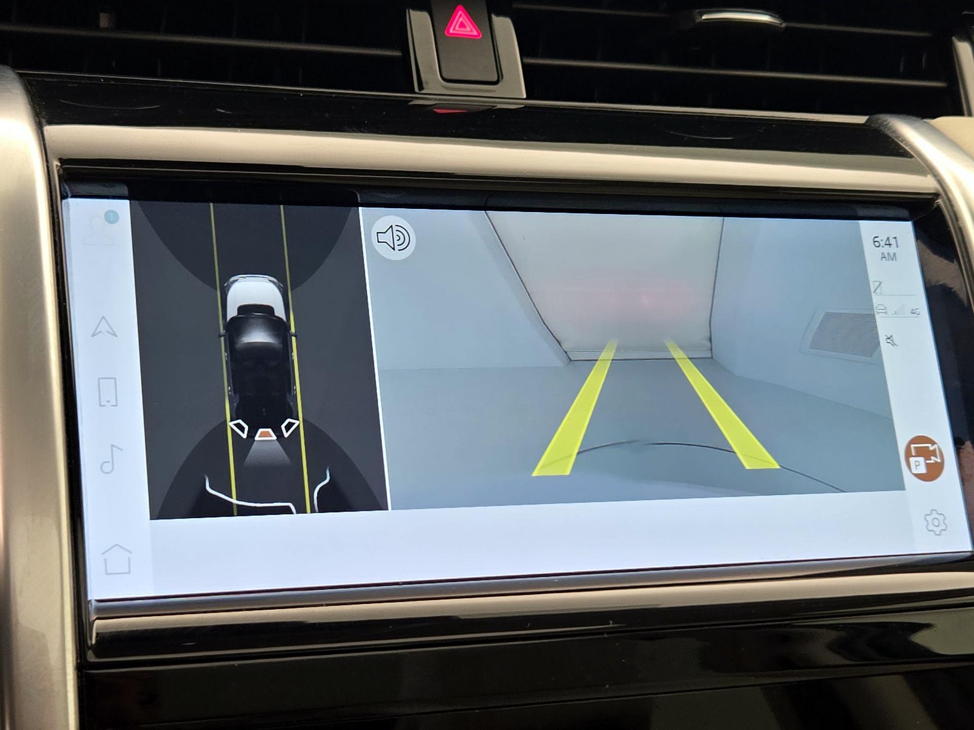 Thumbnail: 2022 Land Rover Discovery Sport - 15