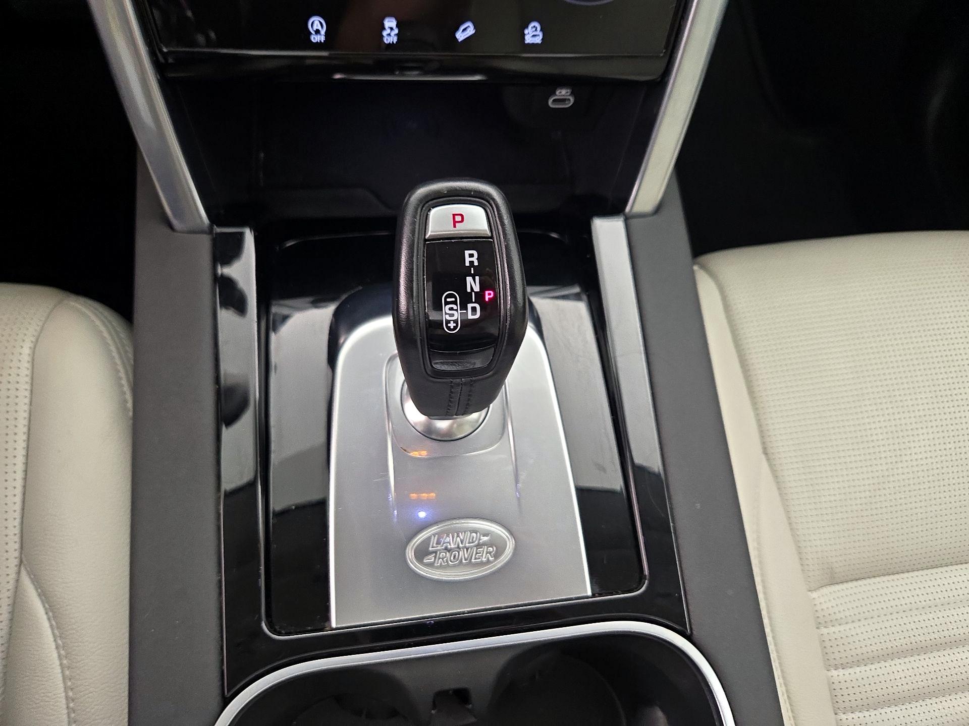 Thumbnail: 2022 Land Rover Discovery Sport - 18