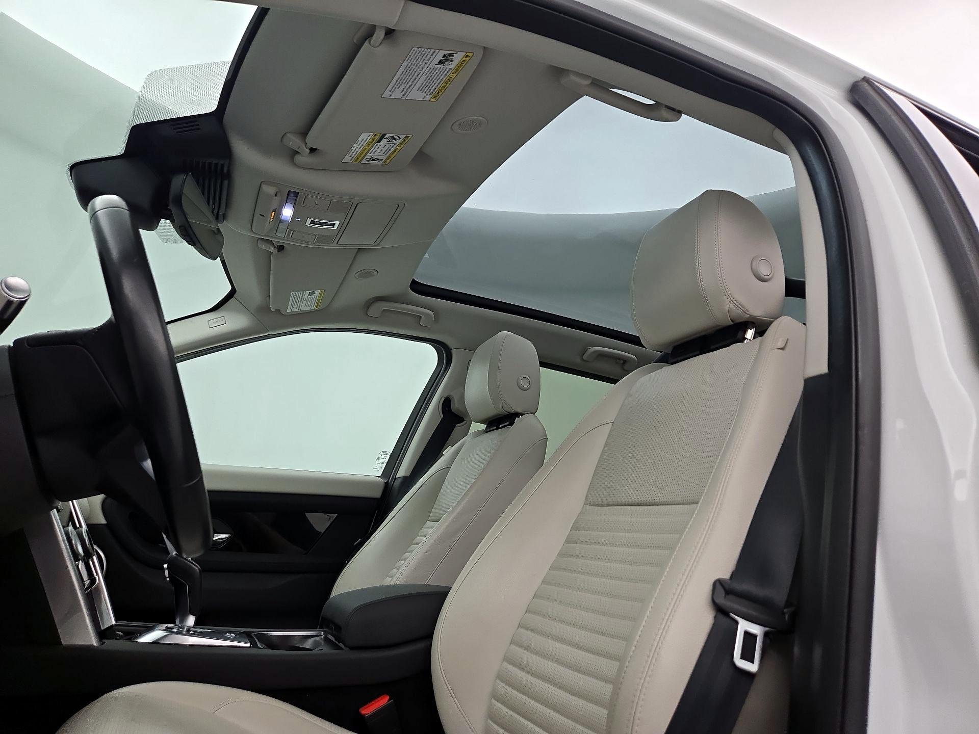 Thumbnail: 2022 Land Rover Discovery Sport - 20