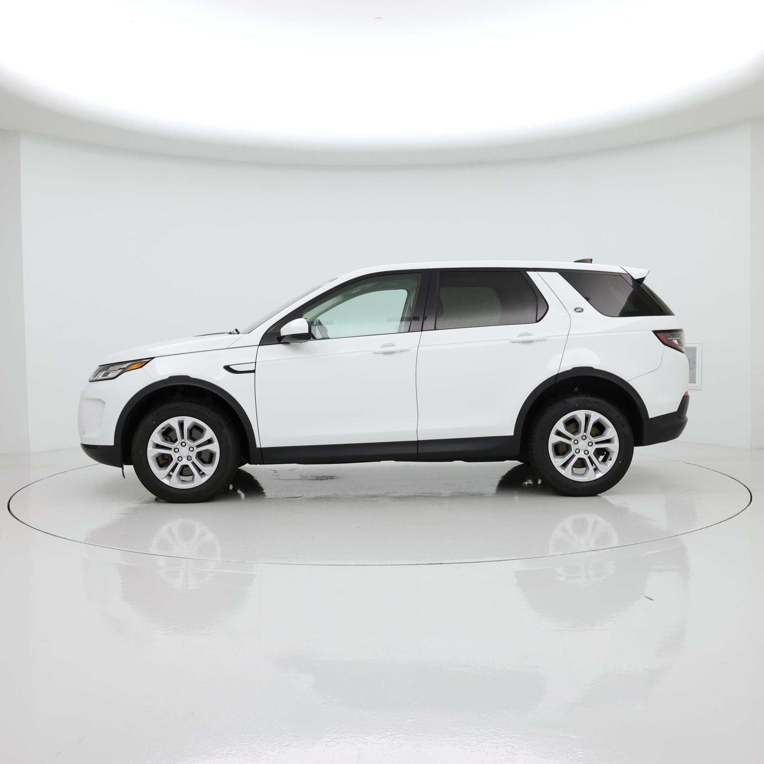 Thumbnail: 2022 Land Rover Discovery Sport - 3