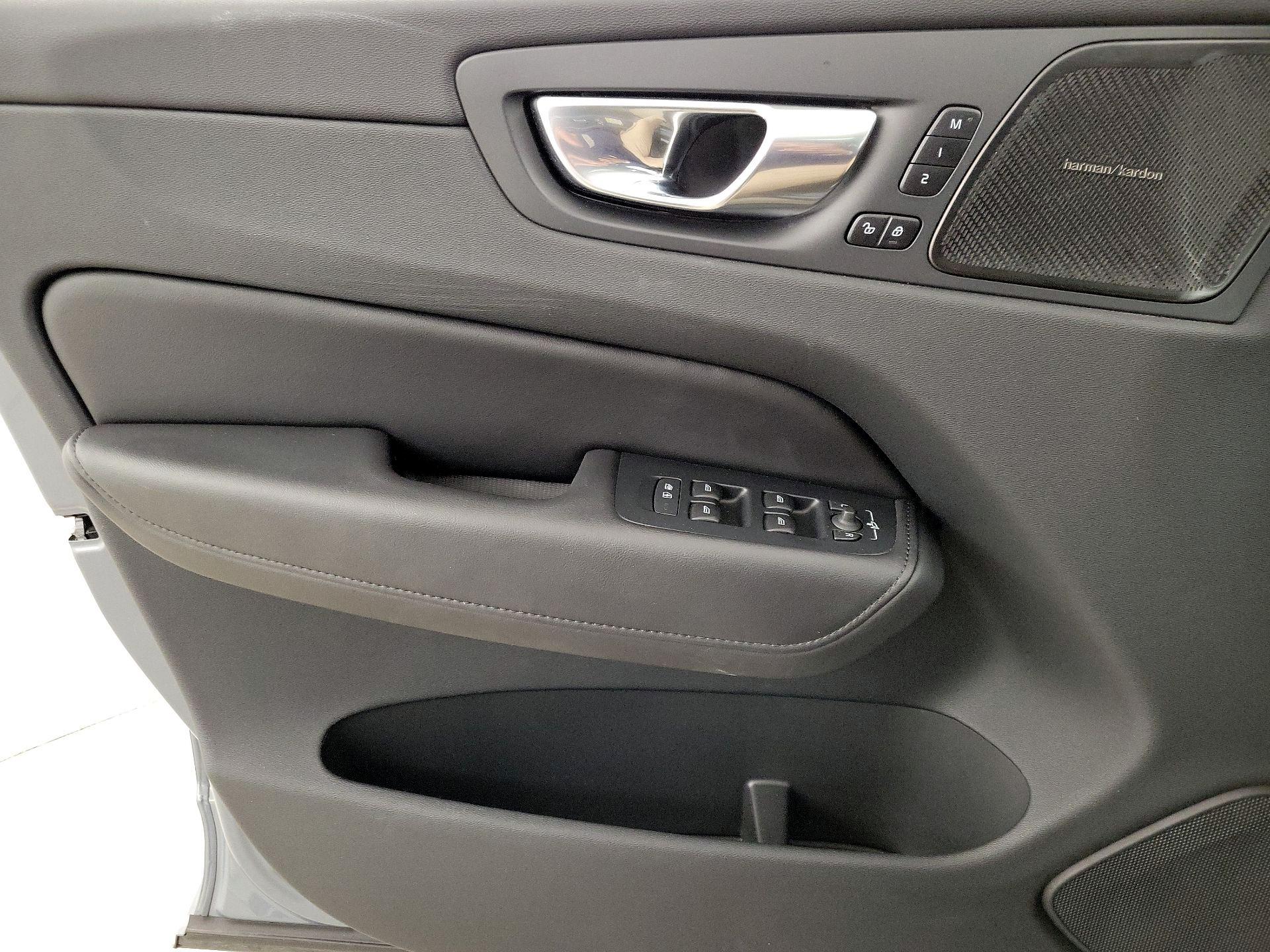 Thumbnail: 2023 Volvo XC60 - 12