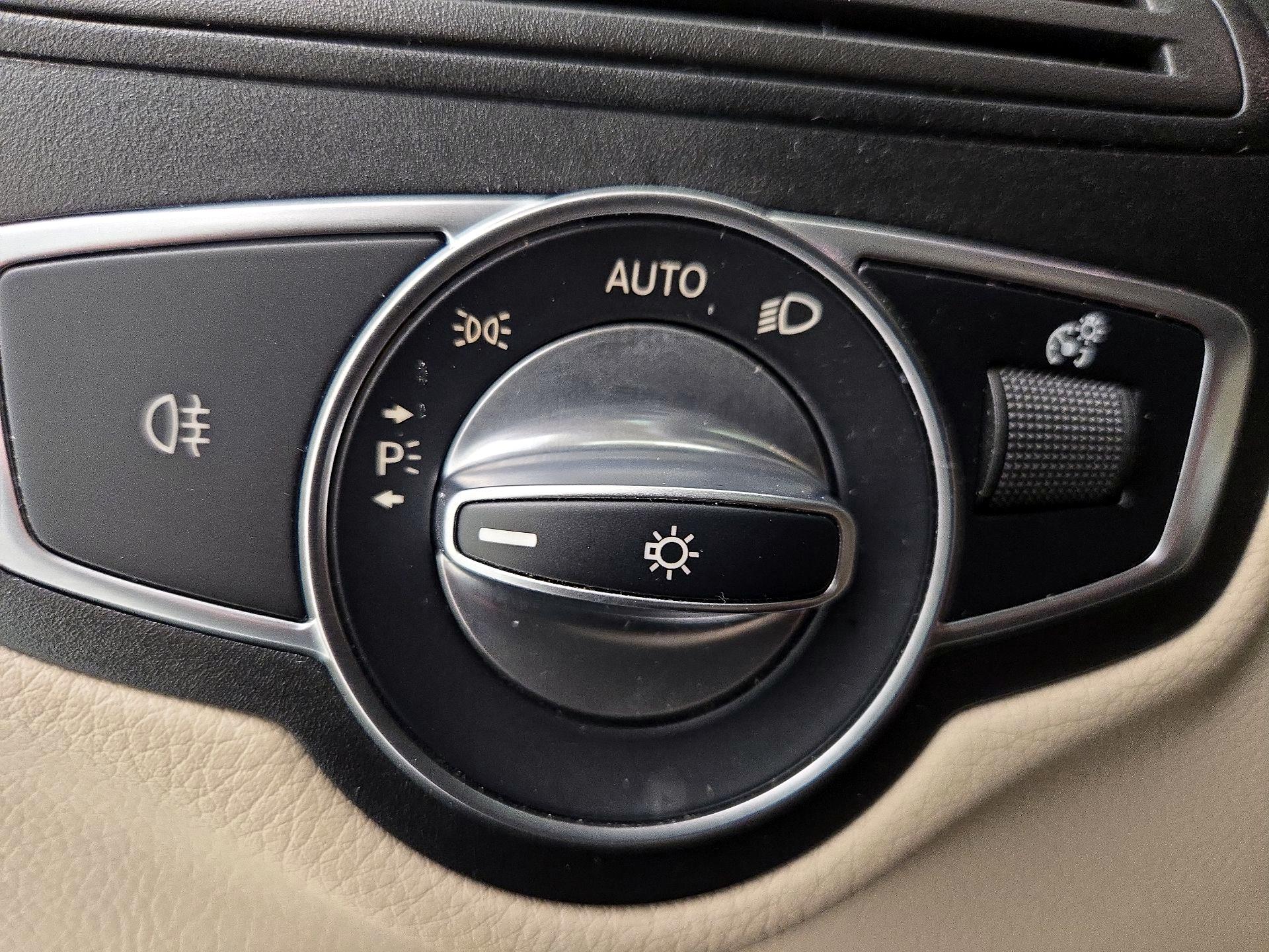 Thumbnail: 2022 Mercedes-Benz GLC - 13