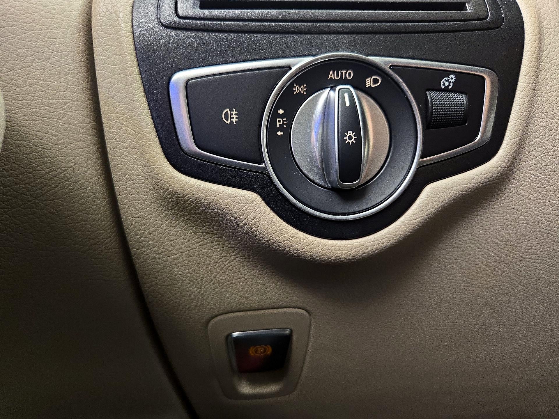 Thumbnail: 2022 Mercedes-Benz GLC - 13