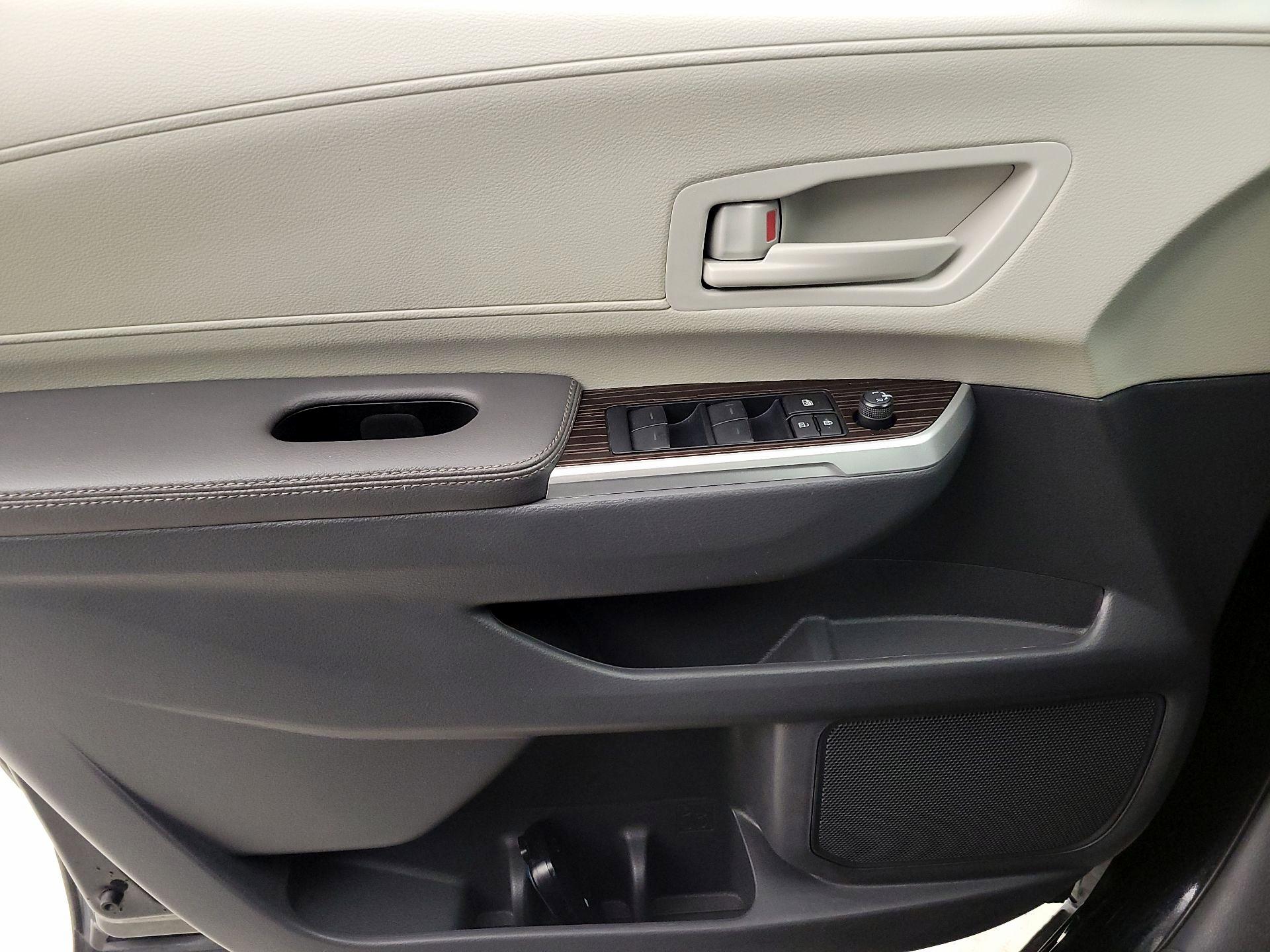 Thumbnail: 2024 Toyota Sienna - 12