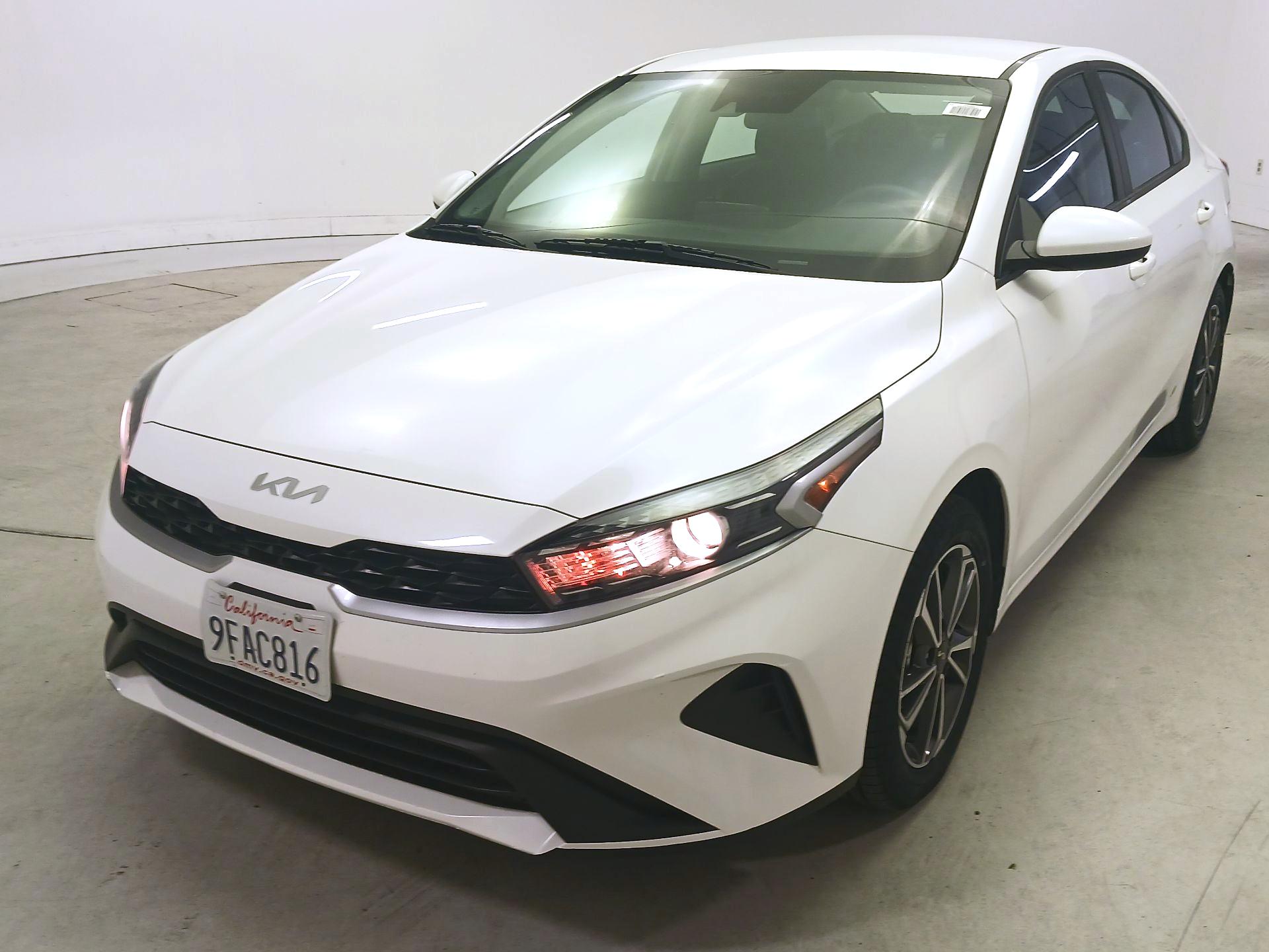 Thumbnail: 2023 Kia Forte - 3