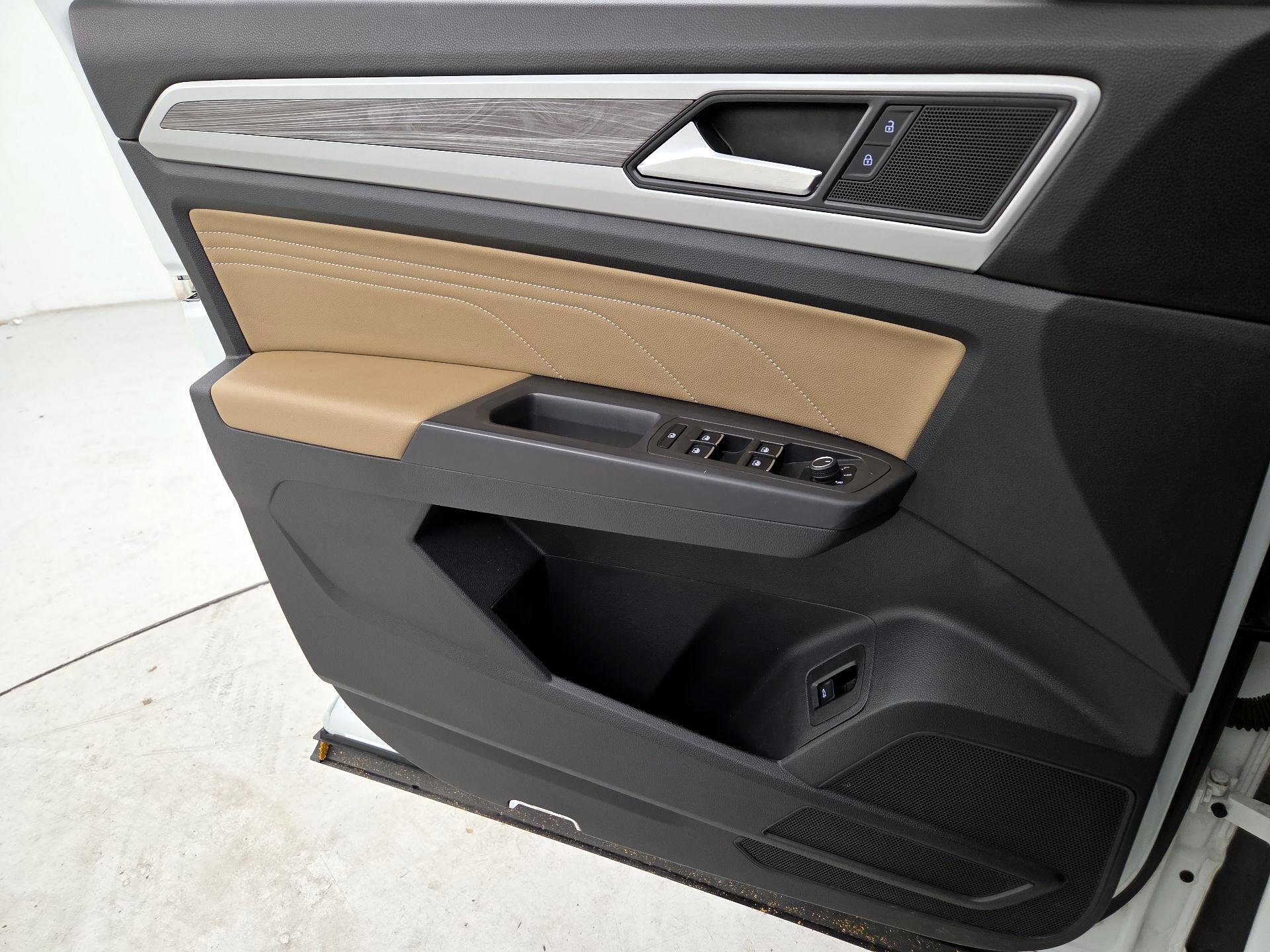 Thumbnail: 2021 Volkswagen Atlas - 12