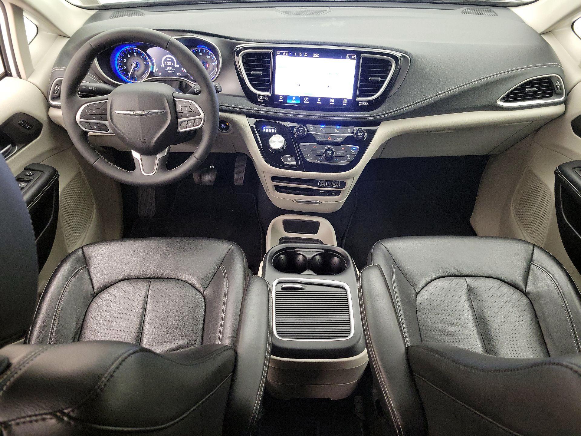 Thumbnail: 2022 Chrysler Pacifica - 9