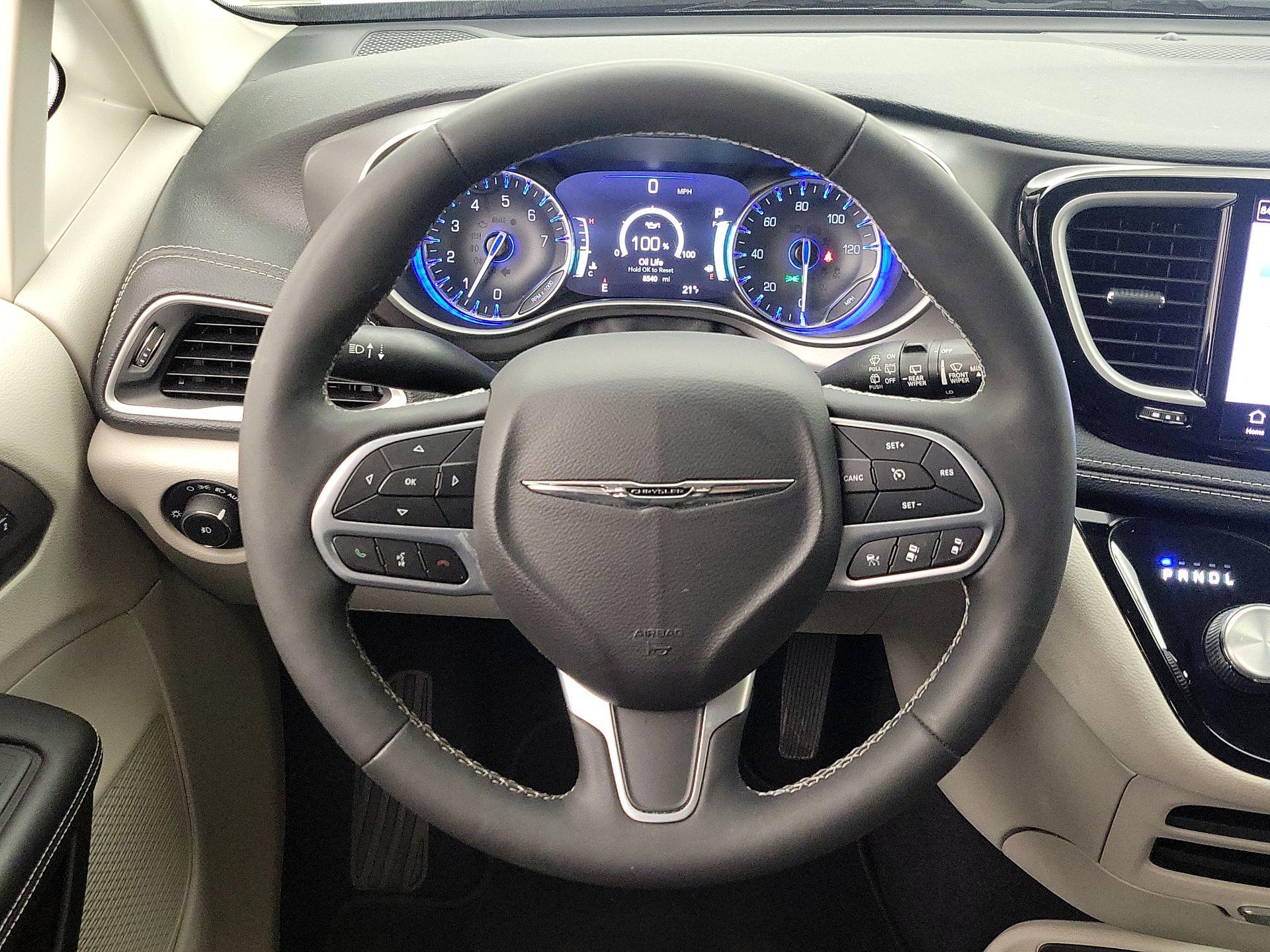 Thumbnail: 2022 Chrysler Pacifica - 10