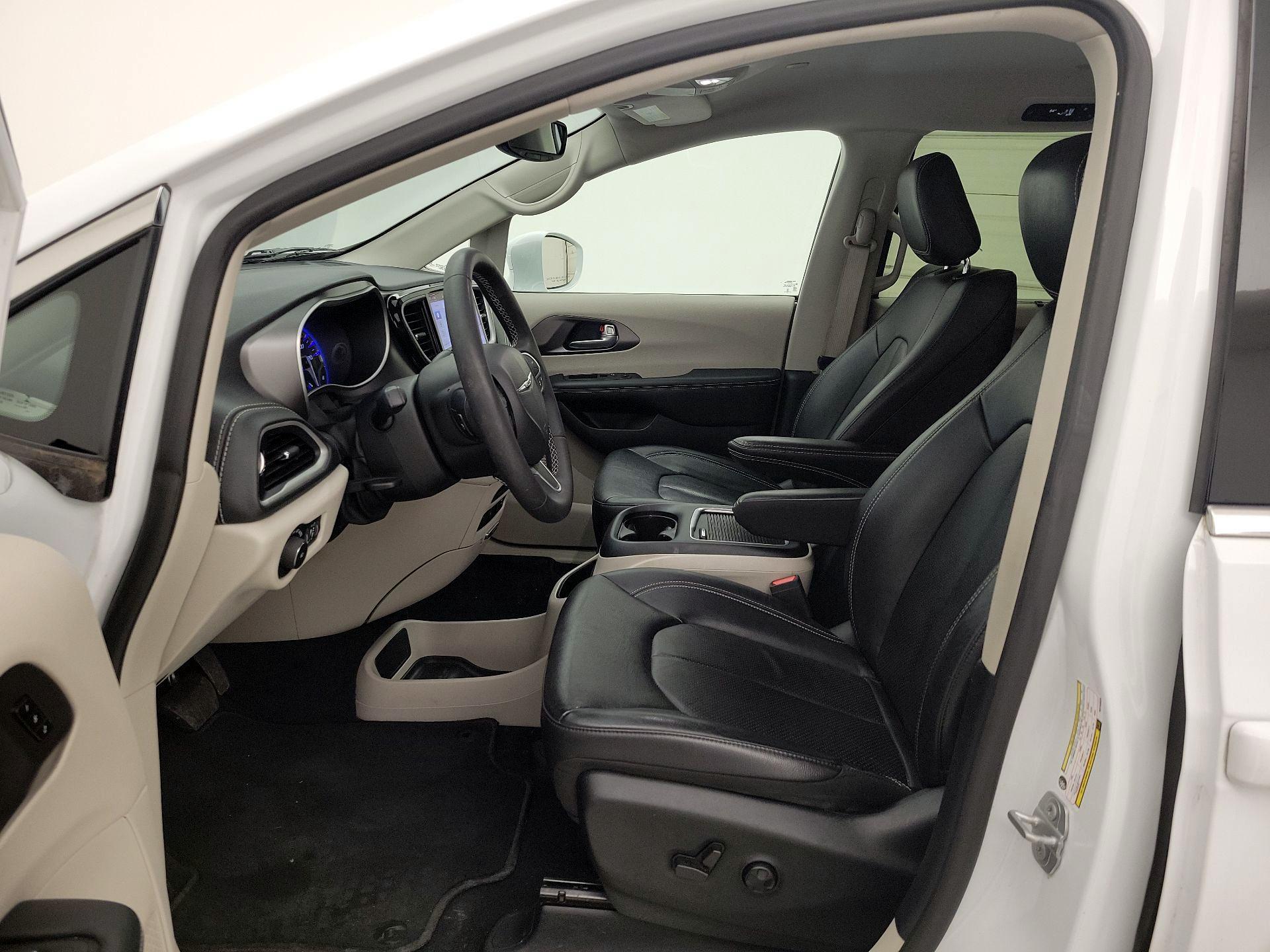 Thumbnail: 2022 Chrysler Pacifica - 11