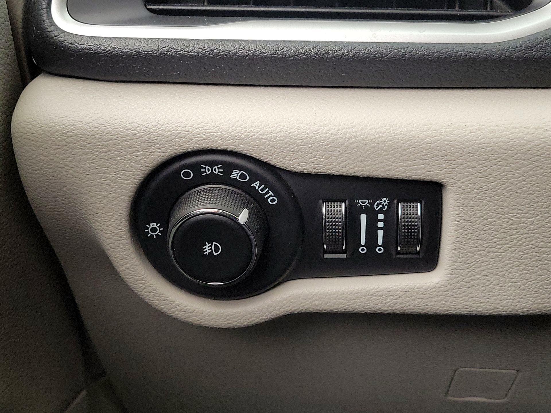 Thumbnail: 2022 Chrysler Pacifica - 13