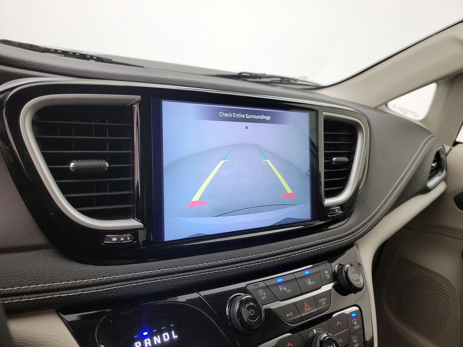 Thumbnail: 2022 Chrysler Pacifica - 14