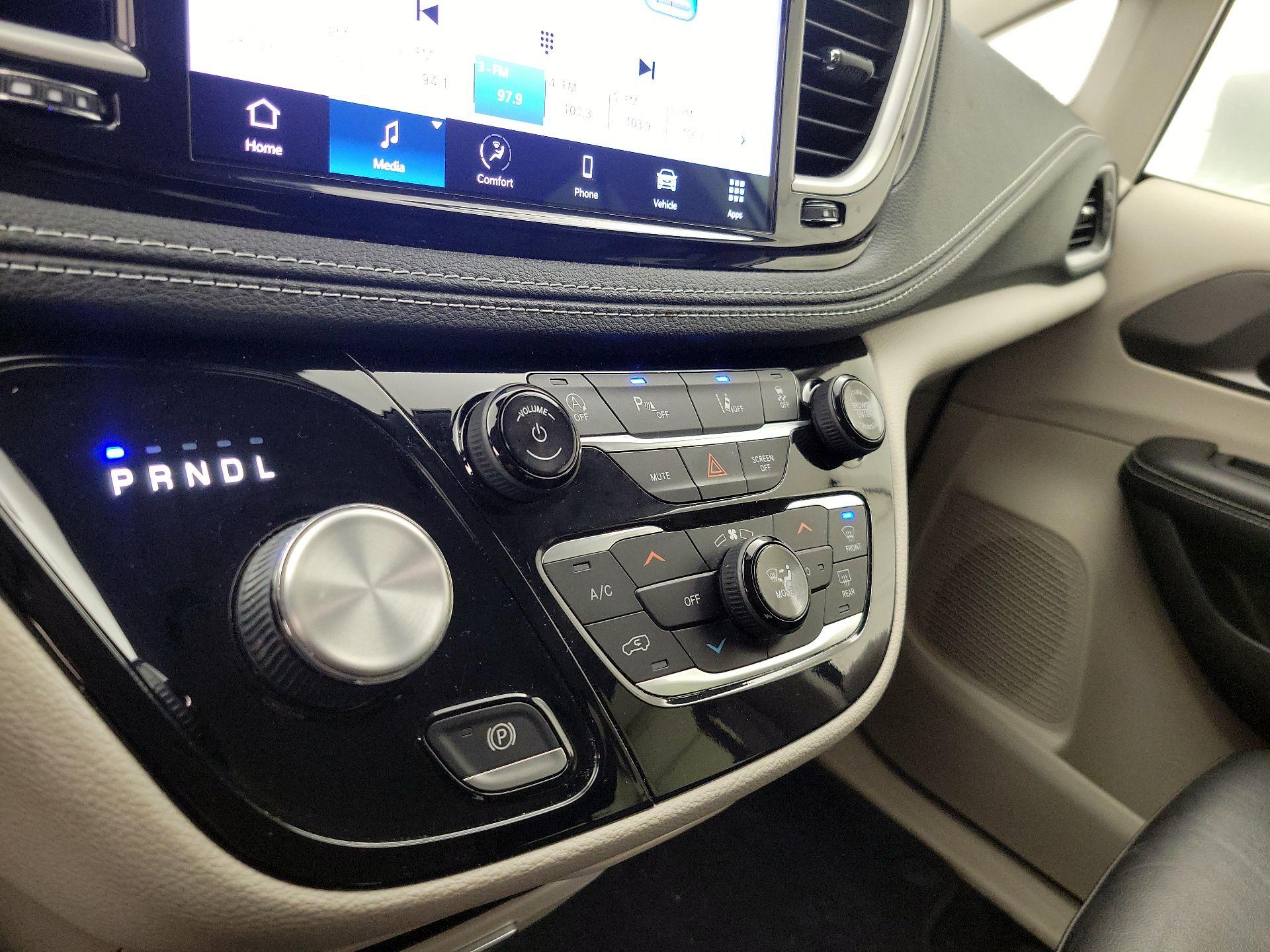 Thumbnail: 2022 Chrysler Pacifica - 16