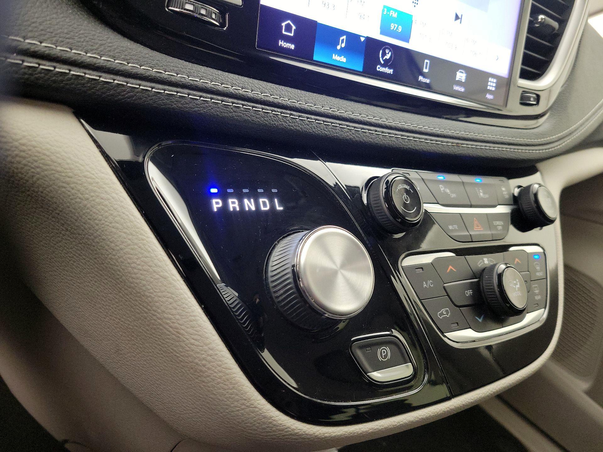 Thumbnail: 2022 Chrysler Pacifica - 17