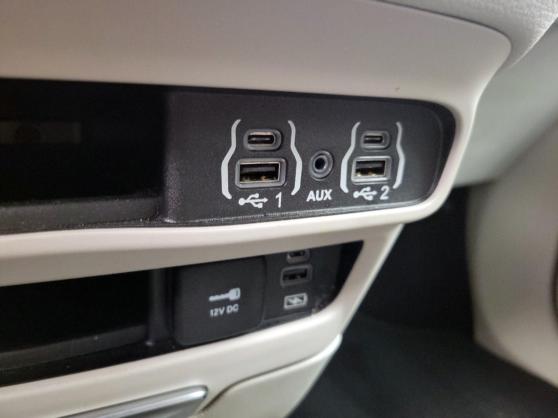 Thumbnail: 2022 Chrysler Pacifica - 18