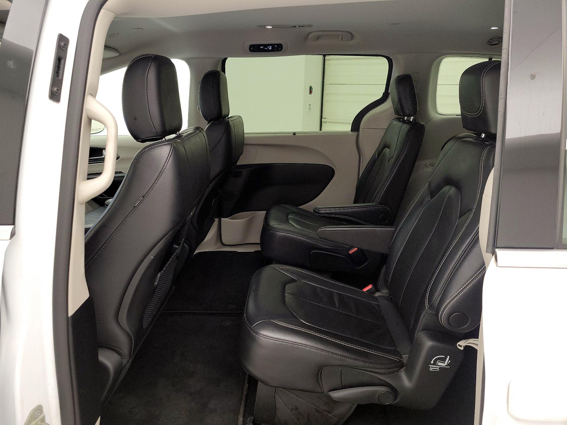 Thumbnail: 2022 Chrysler Pacifica - 19