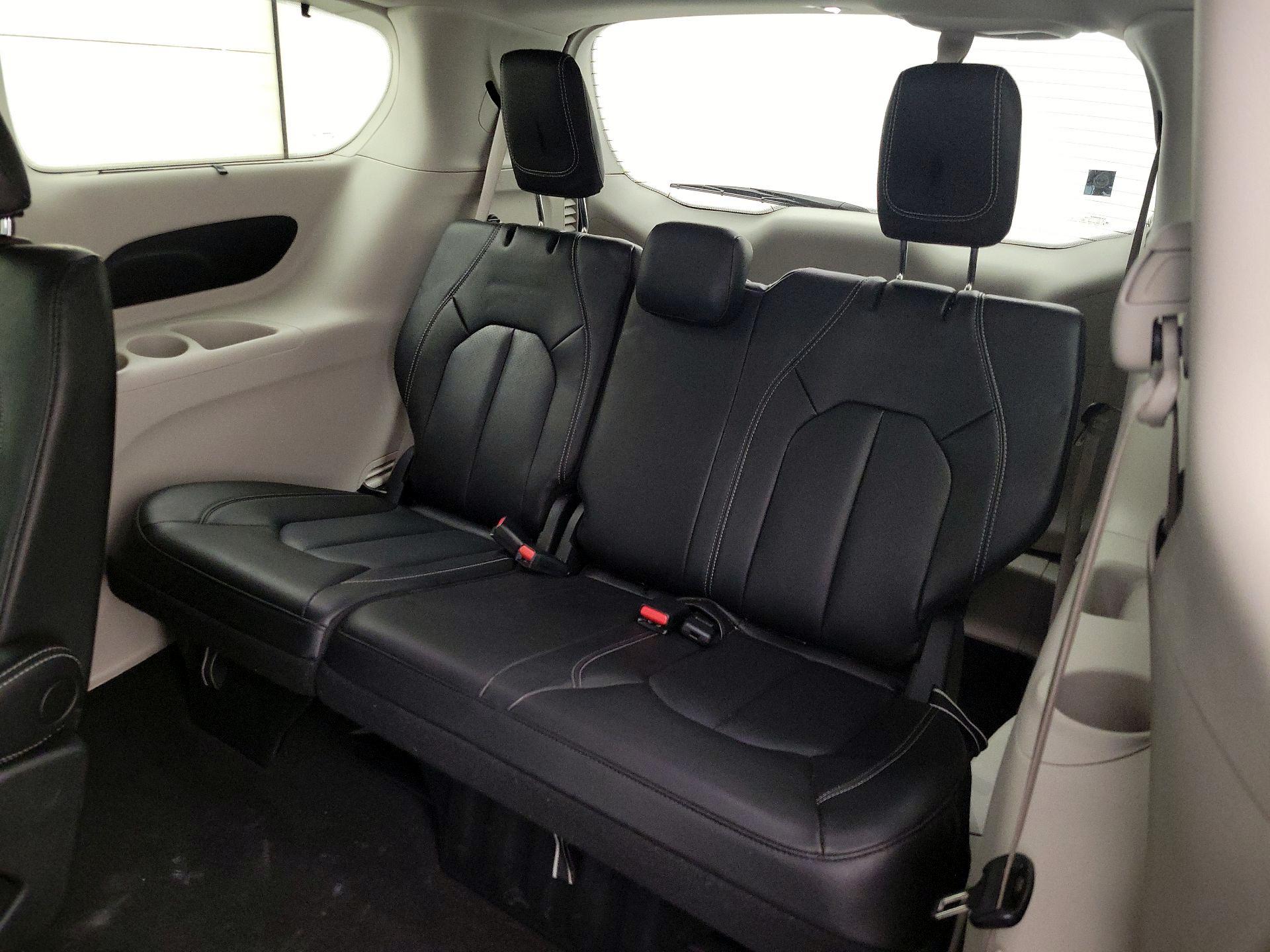 Thumbnail: 2022 Chrysler Pacifica - 20