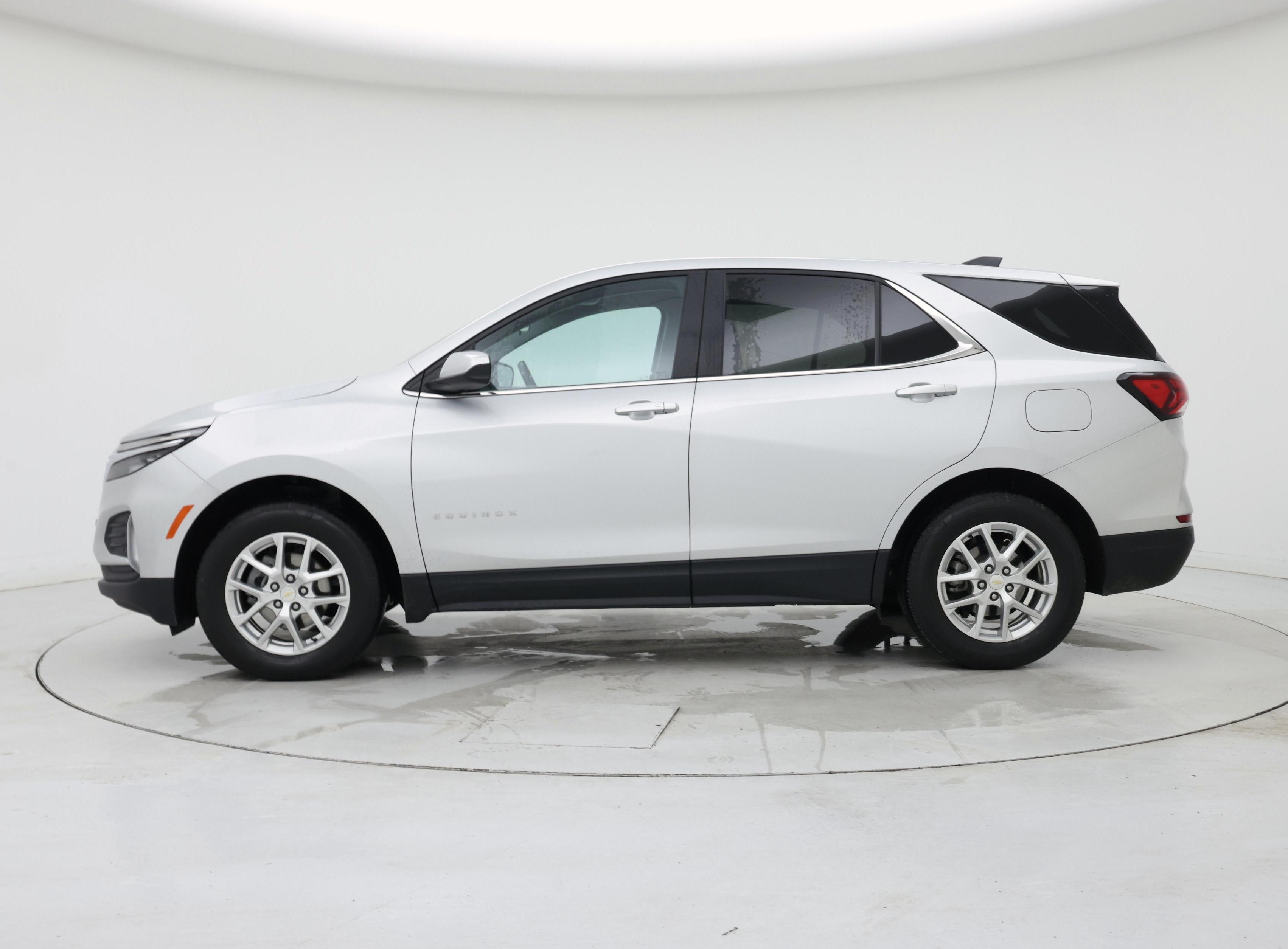 Thumbnail: 2022 Chevrolet Equinox - 3