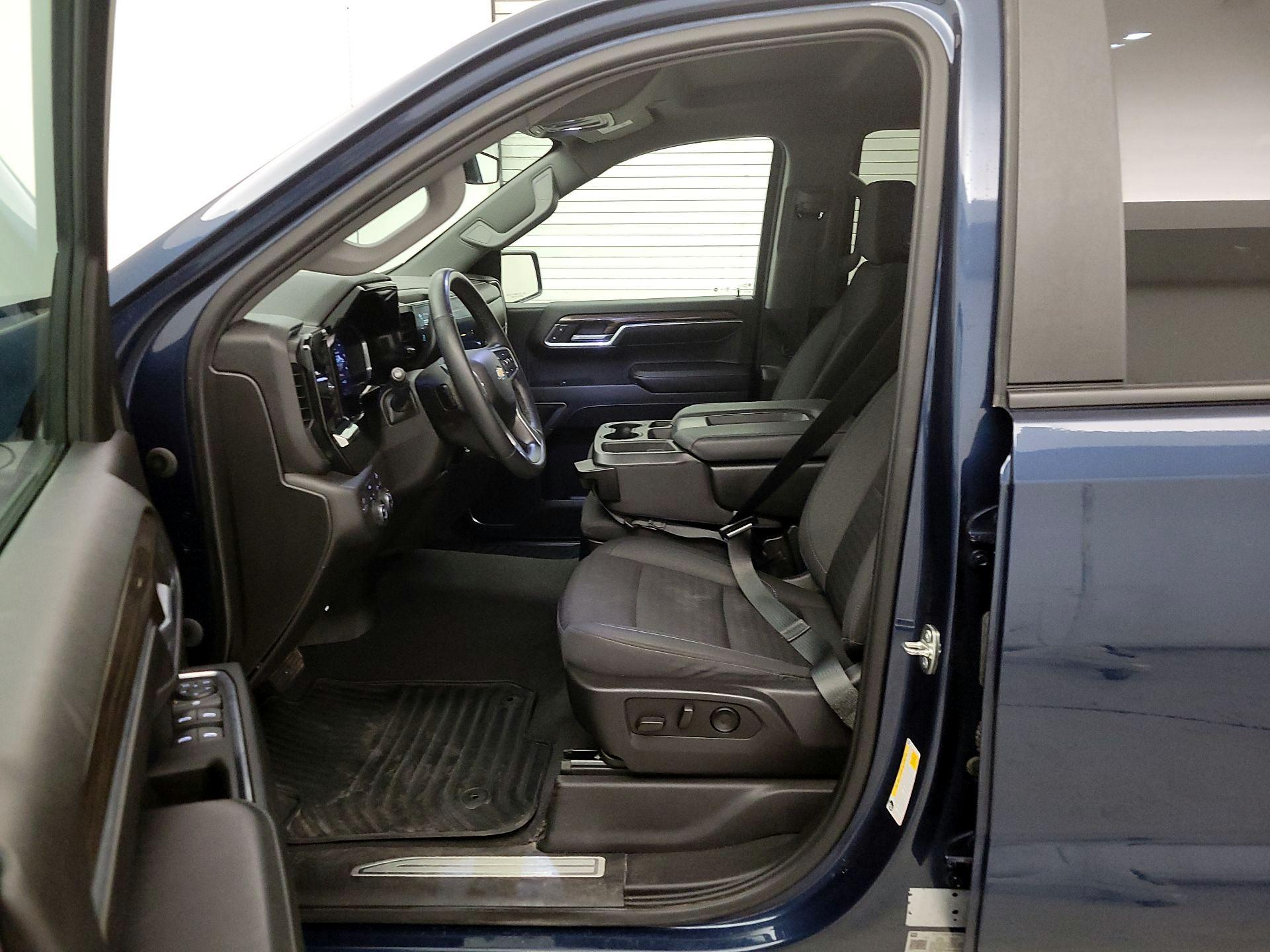 Thumbnail: 2023 Chevrolet Silverado 1500 - 11