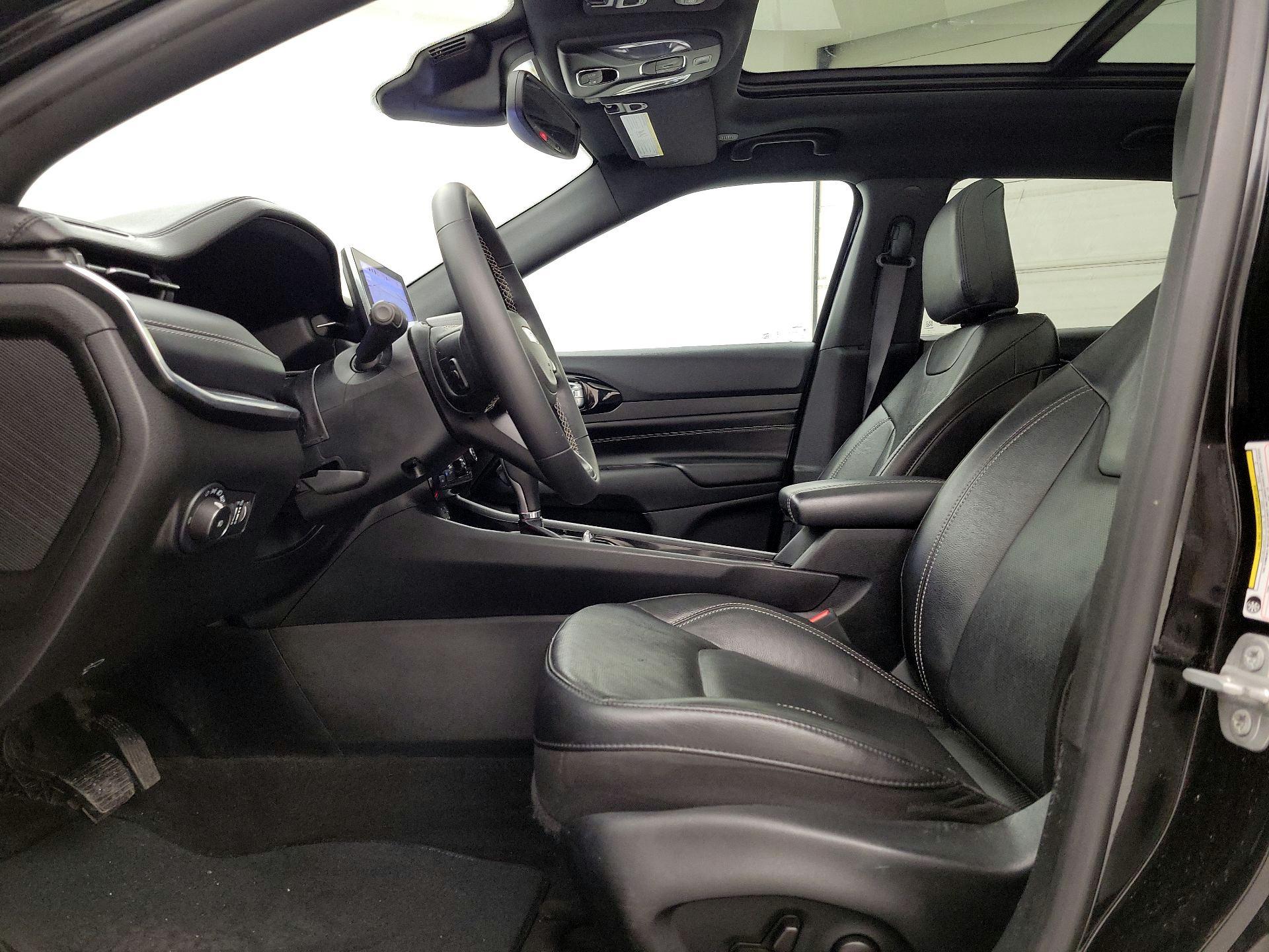 Thumbnail: 2022 Jeep Compass - 11