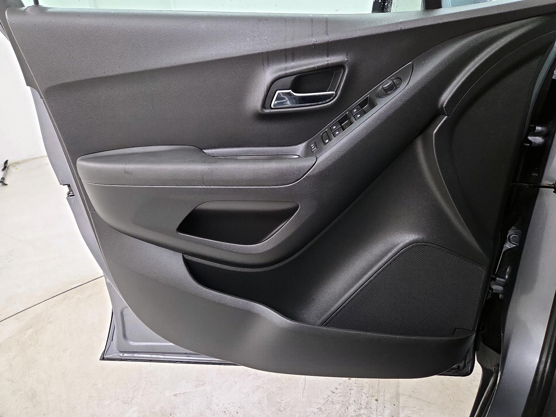 Thumbnail: 2020 Chevrolet Trax - 12