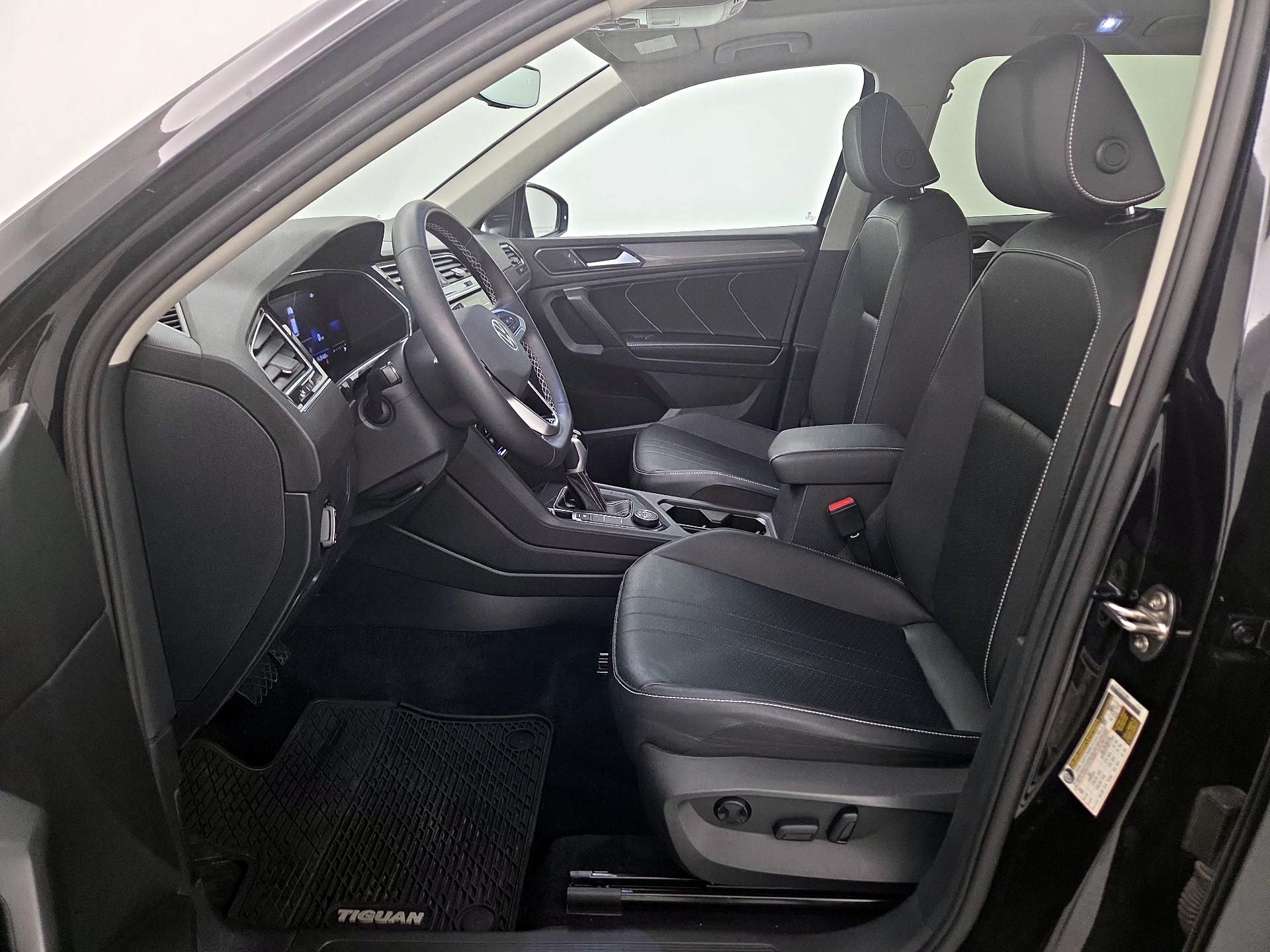 Thumbnail: 2023 Volkswagen Tiguan - 11