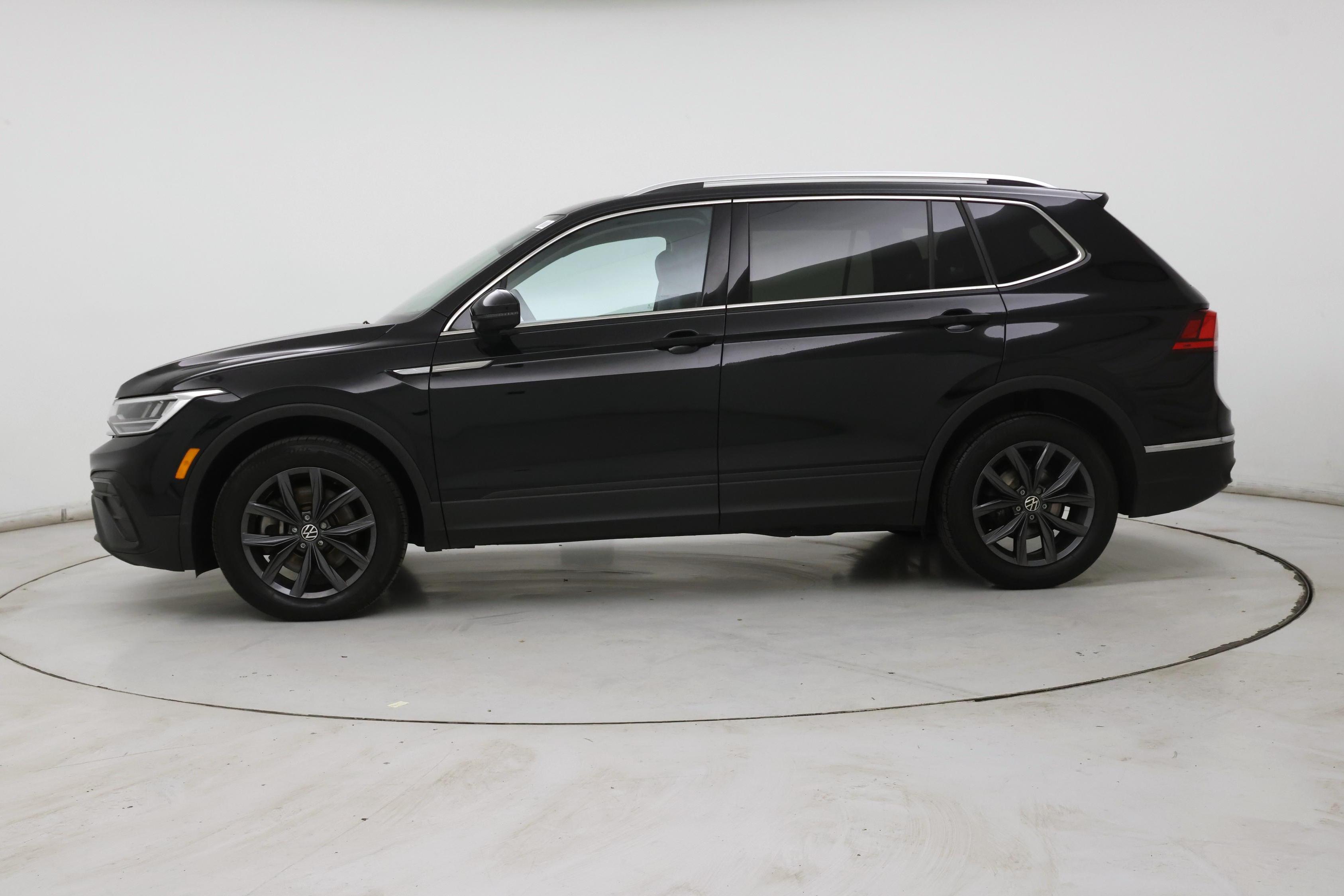 Thumbnail: 2023 Volkswagen Tiguan - 3