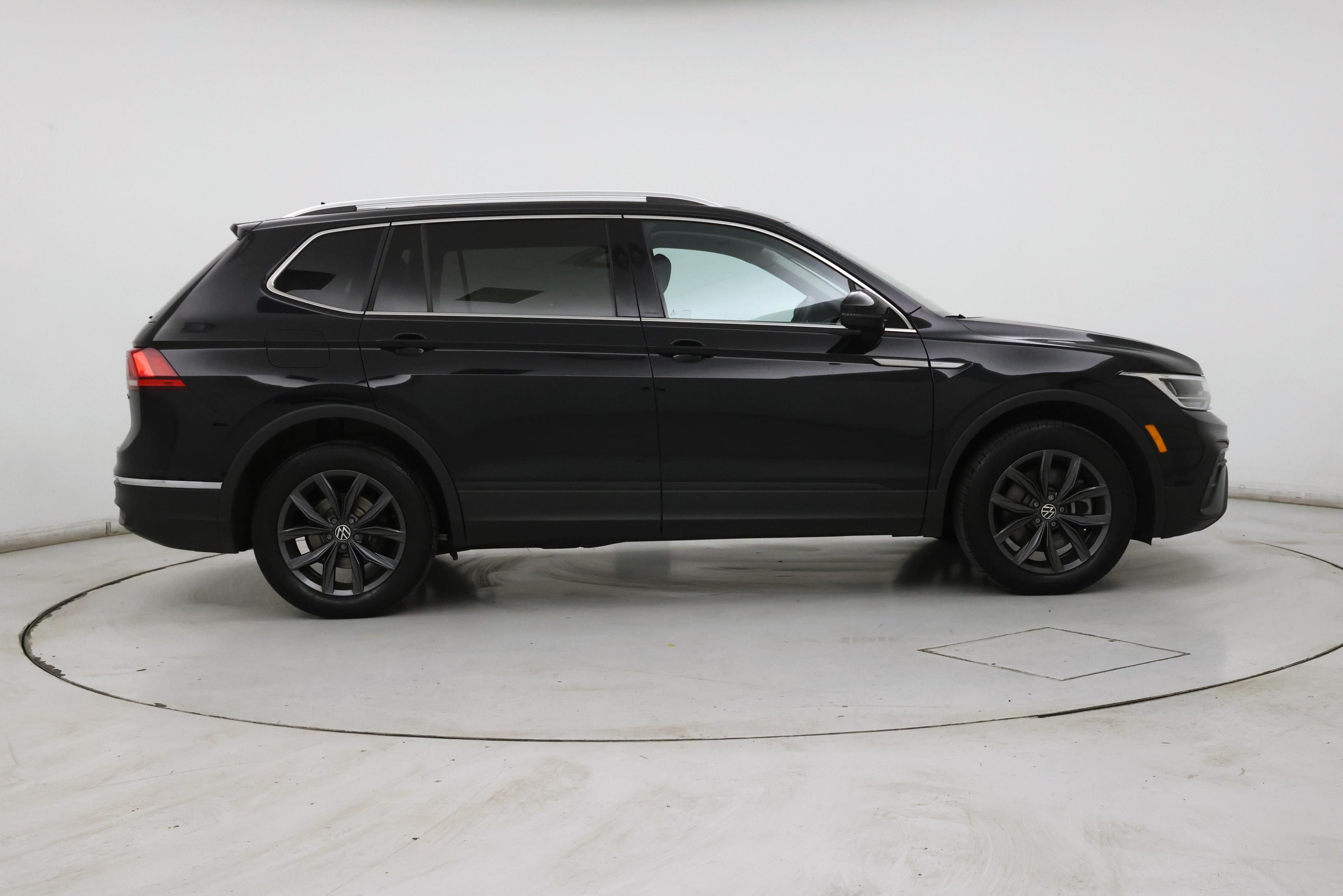 Thumbnail: 2023 Volkswagen Tiguan - 7