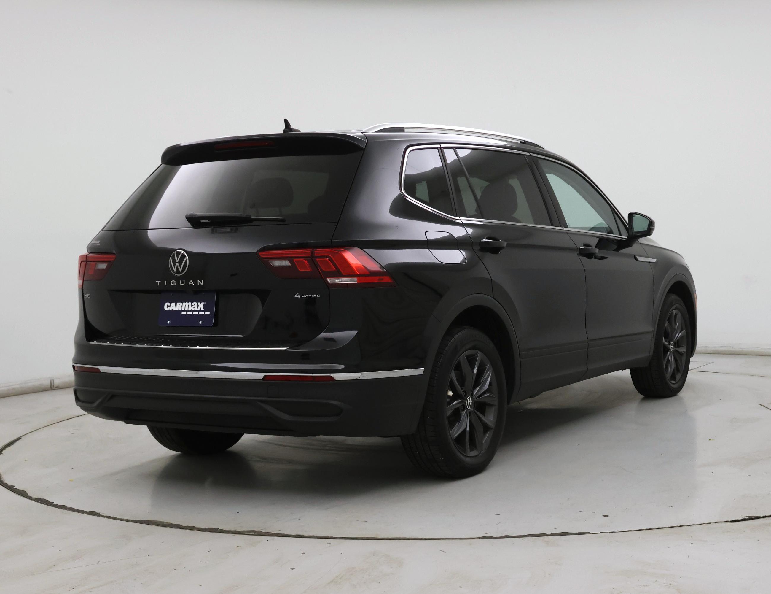 Thumbnail: 2023 Volkswagen Tiguan - 8