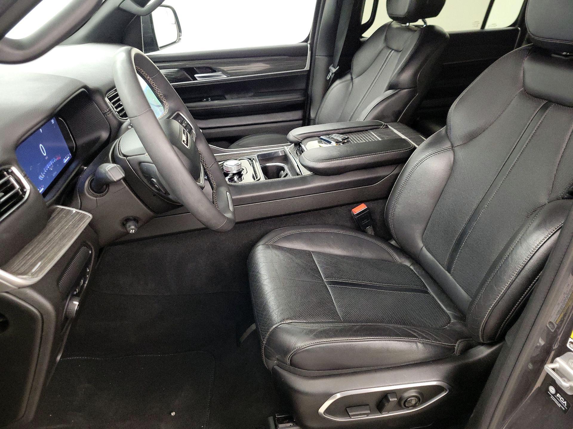 Thumbnail: 2022 Jeep Wagoneer - 11