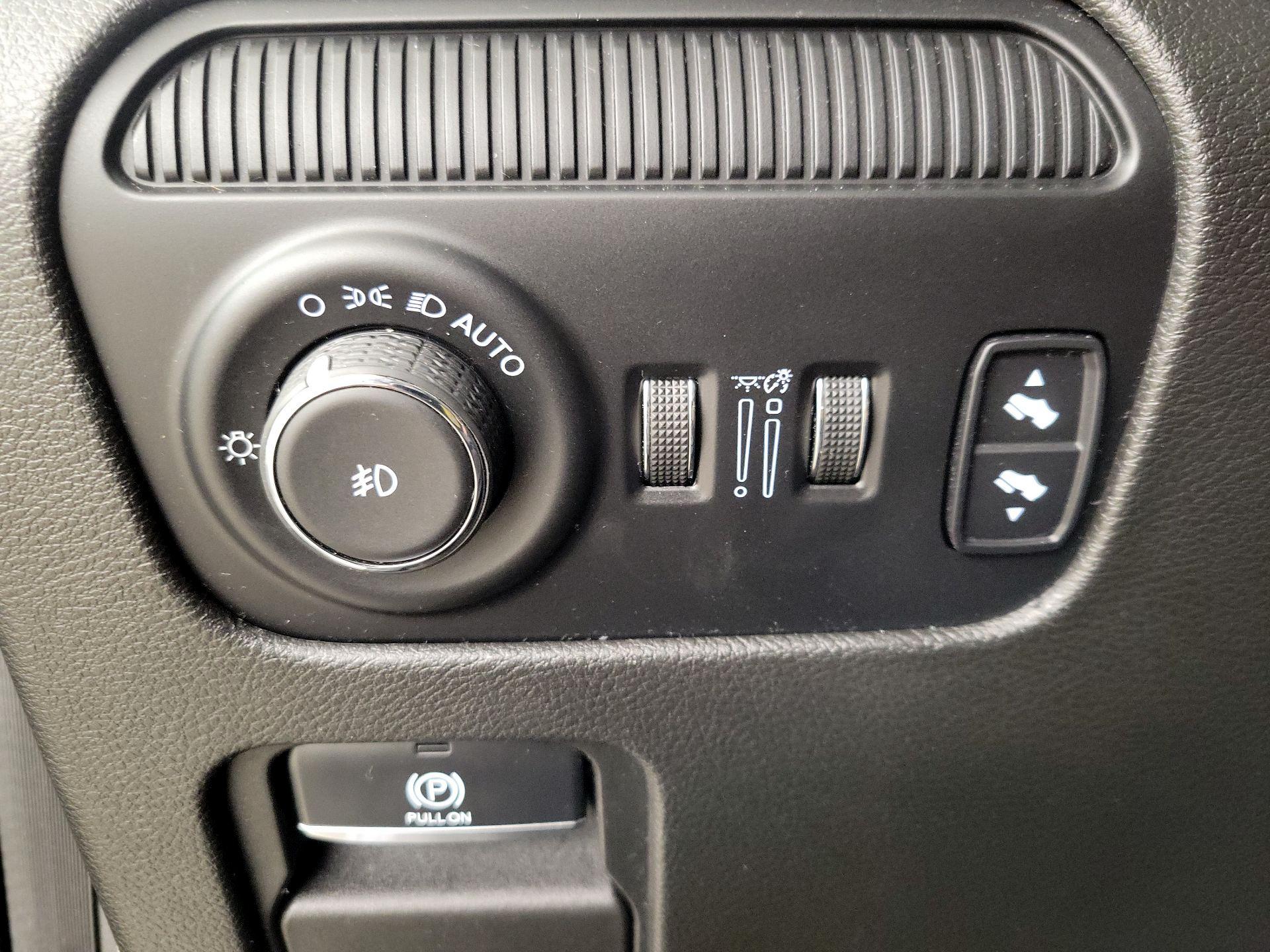 Thumbnail: 2022 Jeep Wagoneer - 13