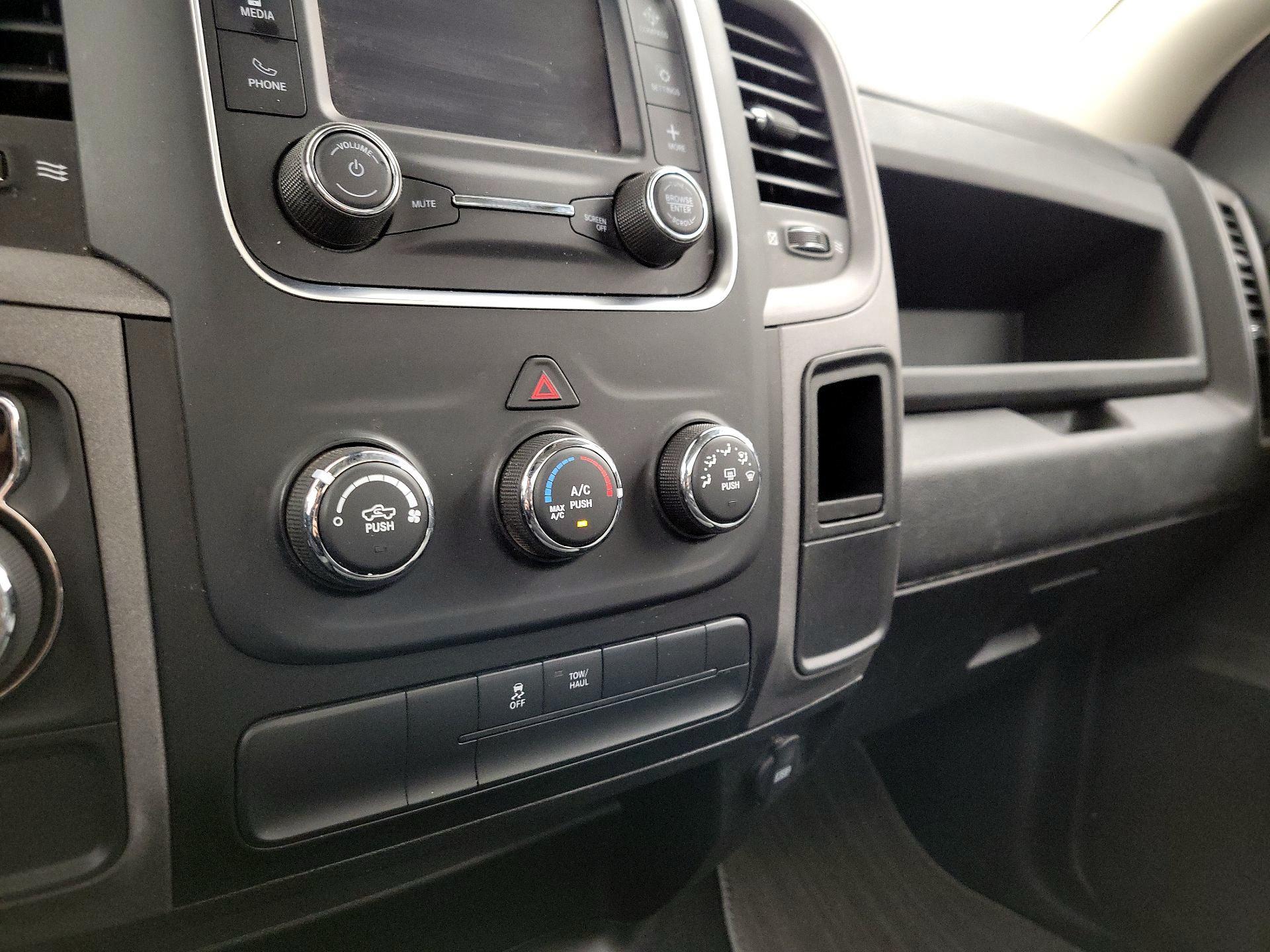 Thumbnail: 2022 RAM 1500 Classic - 16