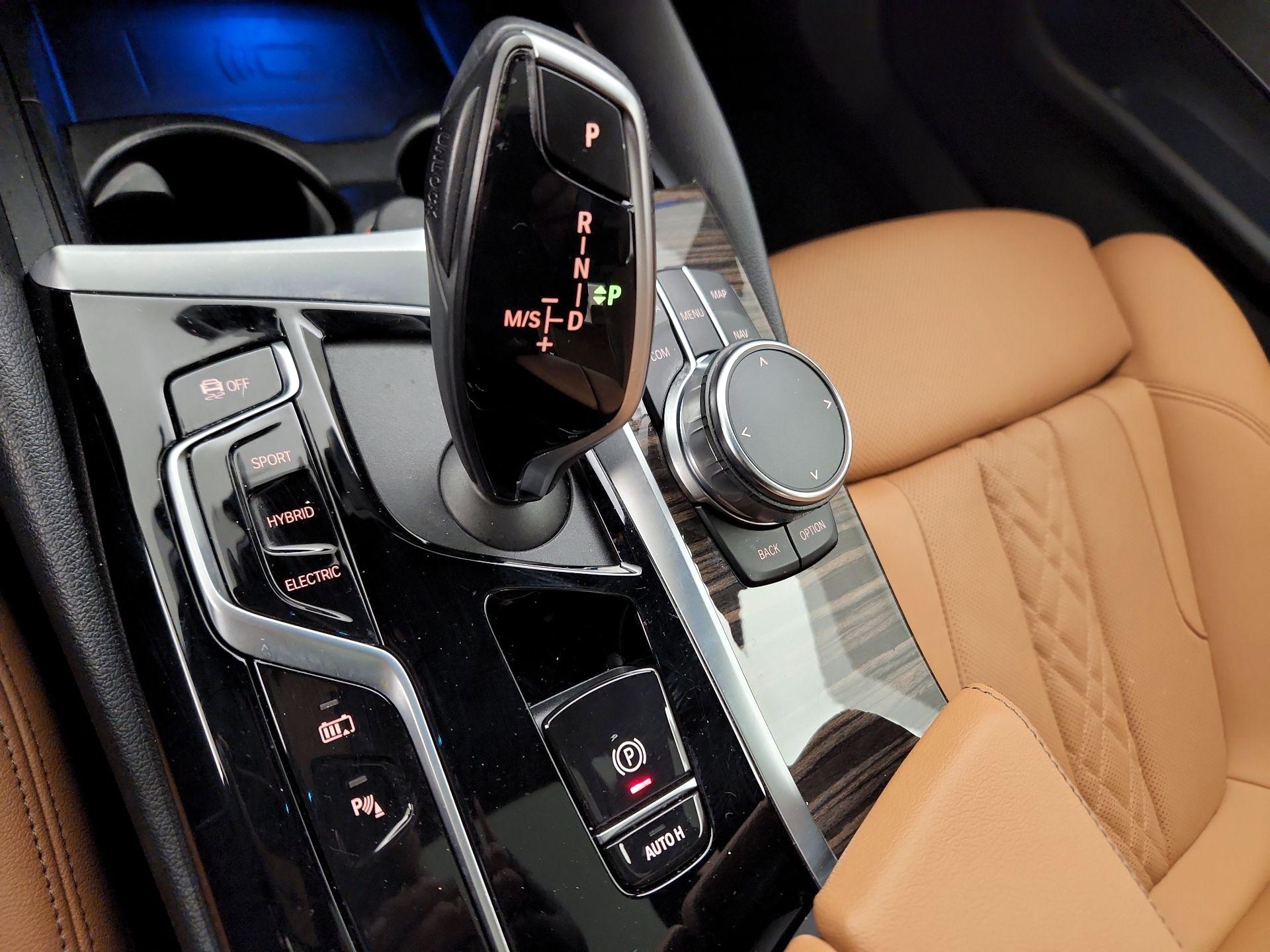 Thumbnail: 2023 BMW 5 Series - 18