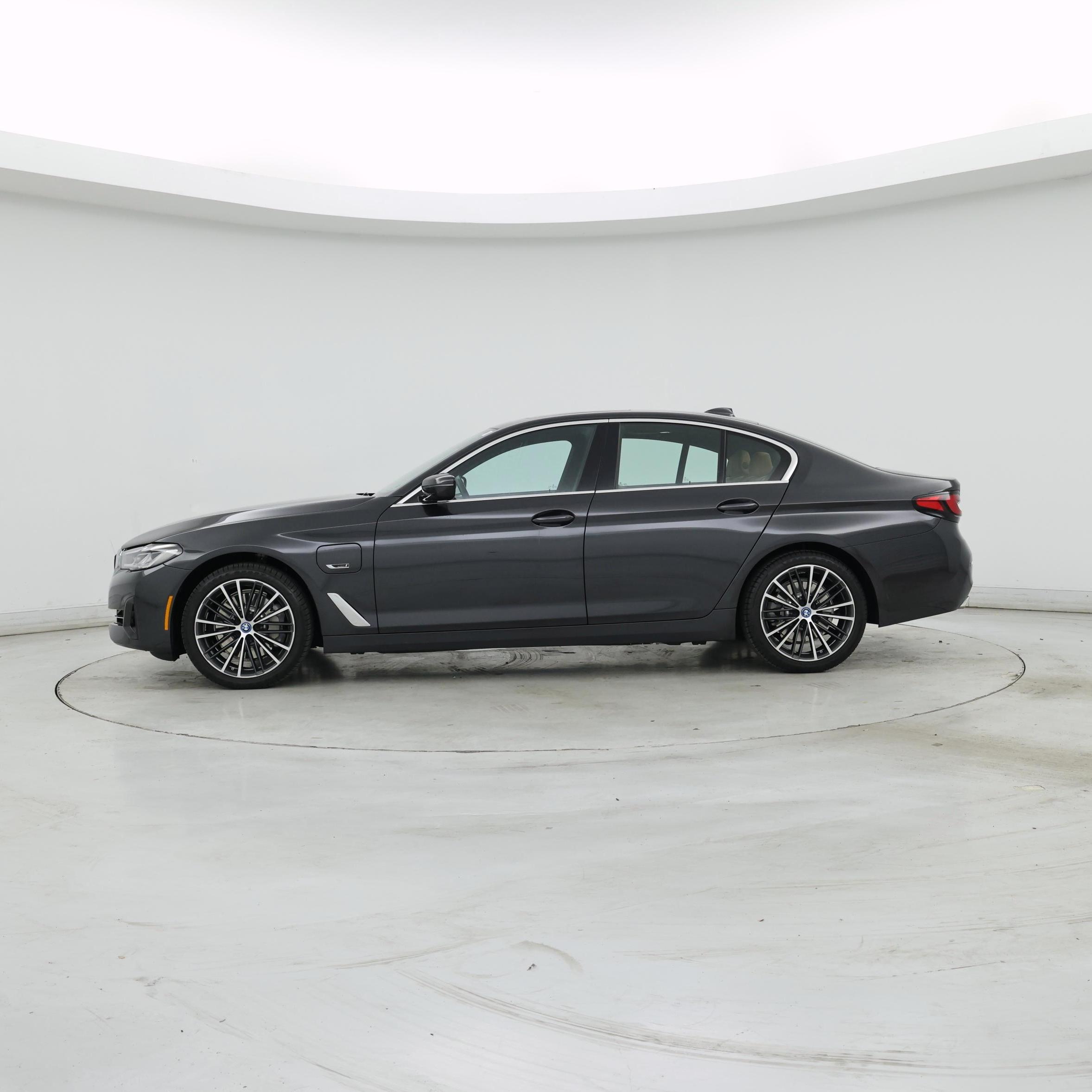 Thumbnail: 2023 BMW 5 Series - 3