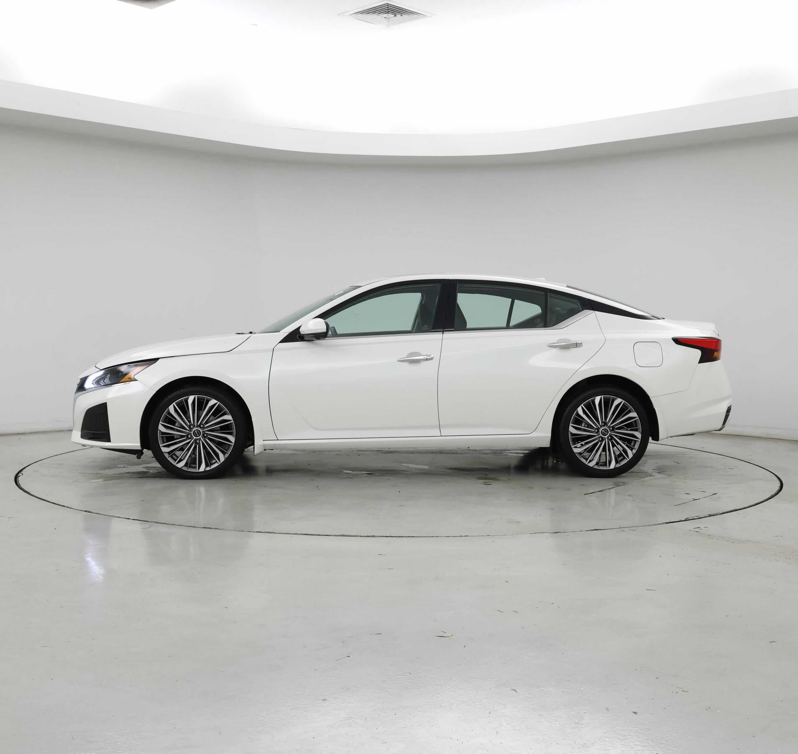 Thumbnail: 2023 Nissan Altima - 3