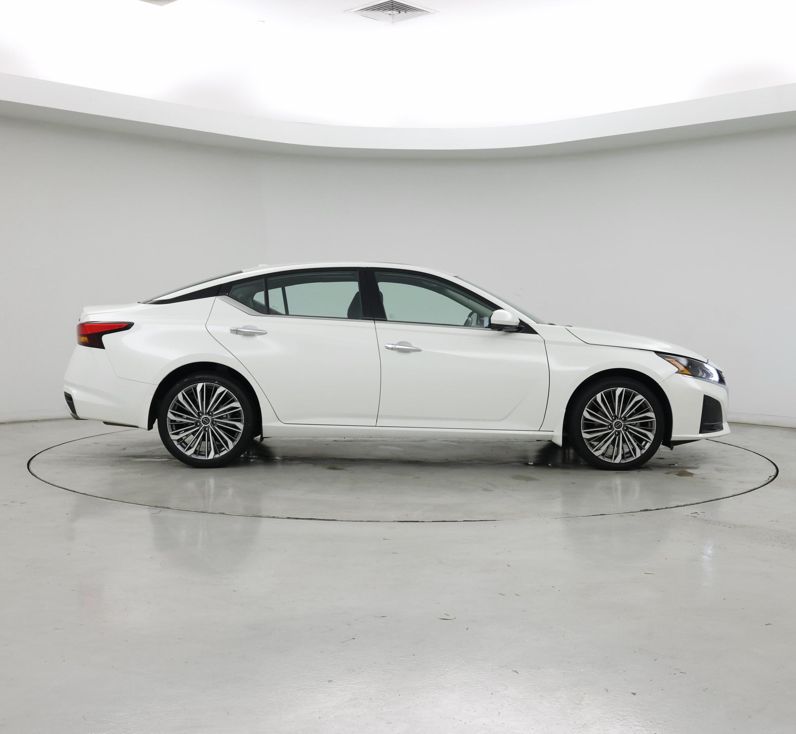 Thumbnail: 2023 Nissan Altima - 7