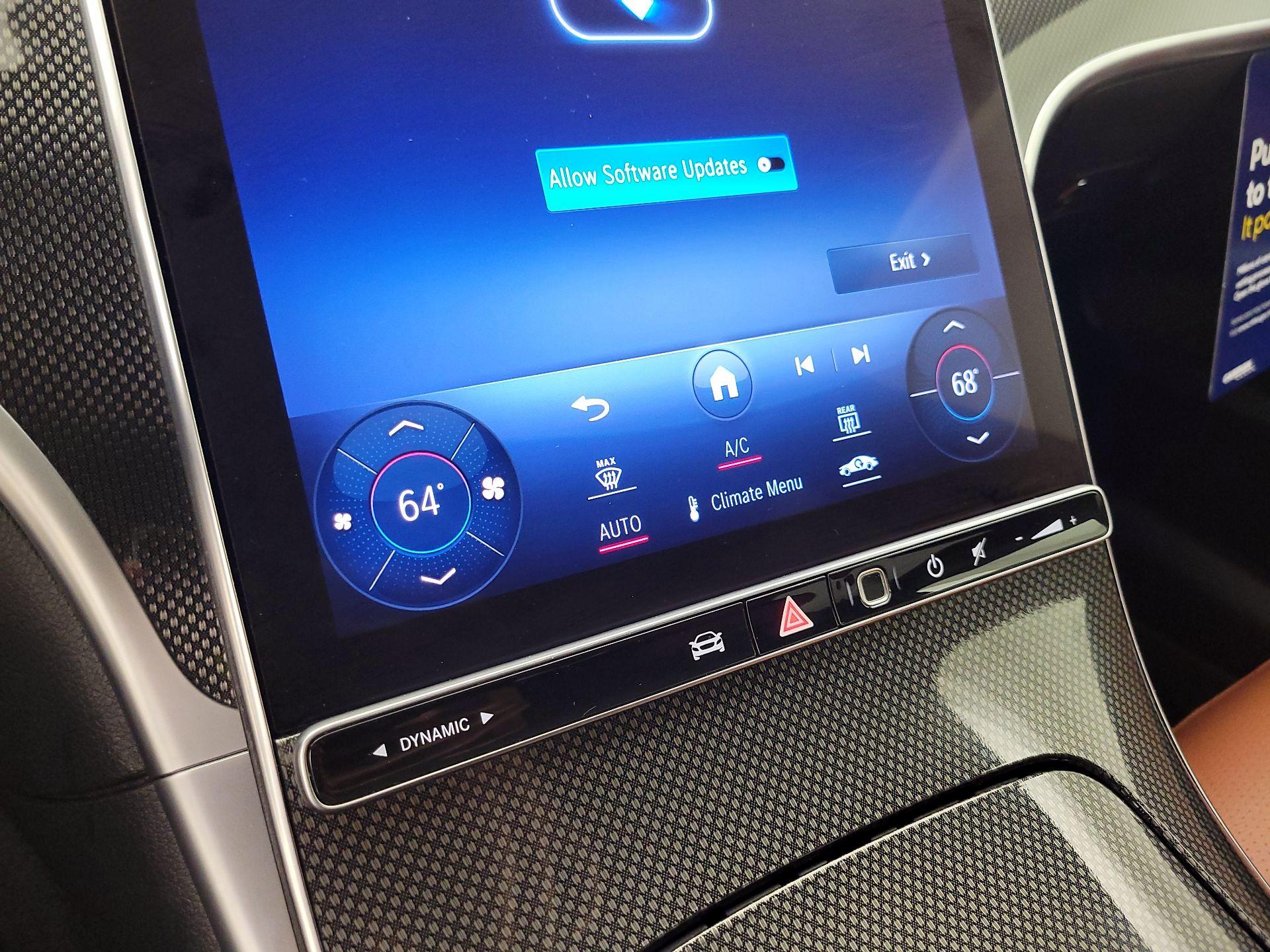 Thumbnail: 2023 Mercedes-Benz C-Class - 16