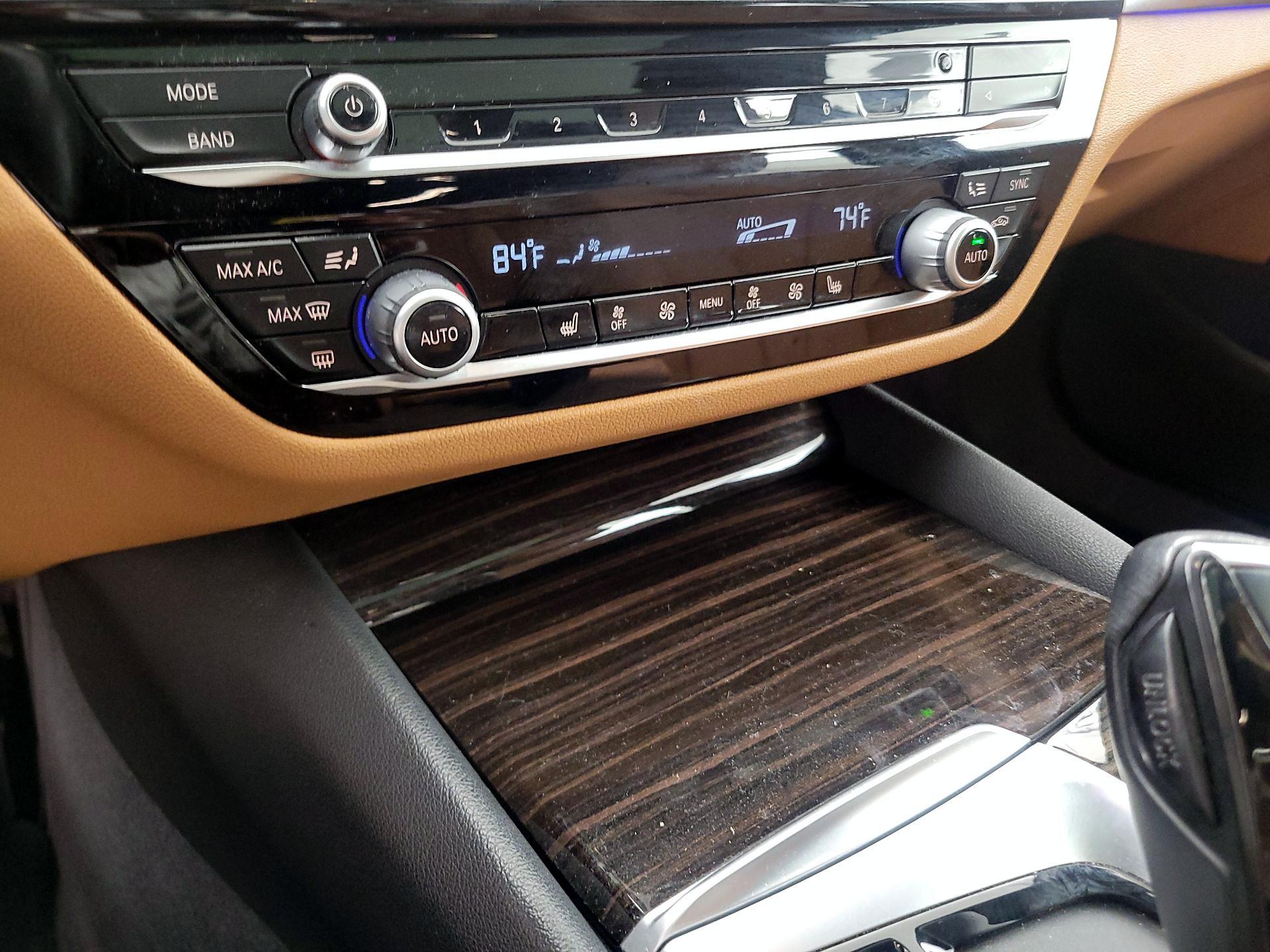 Thumbnail: 2021 BMW 5 Series - 17