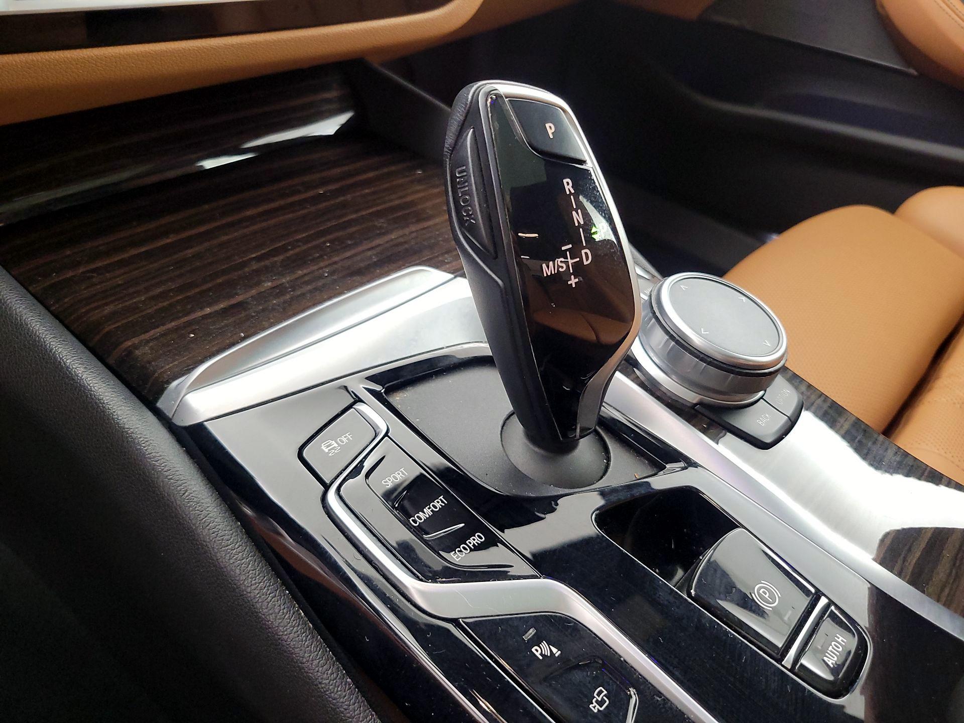 Thumbnail: 2021 BMW 5 Series - 18