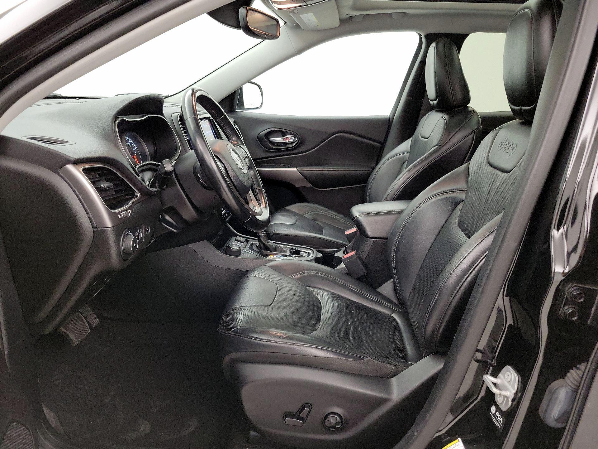 Thumbnail: 2021 Jeep Cherokee - 11