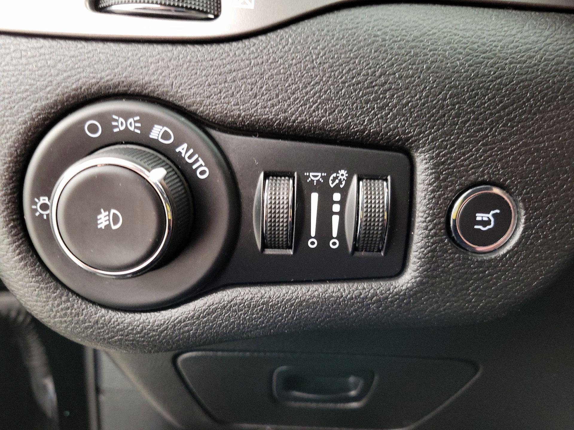 Thumbnail: 2021 Jeep Cherokee - 13