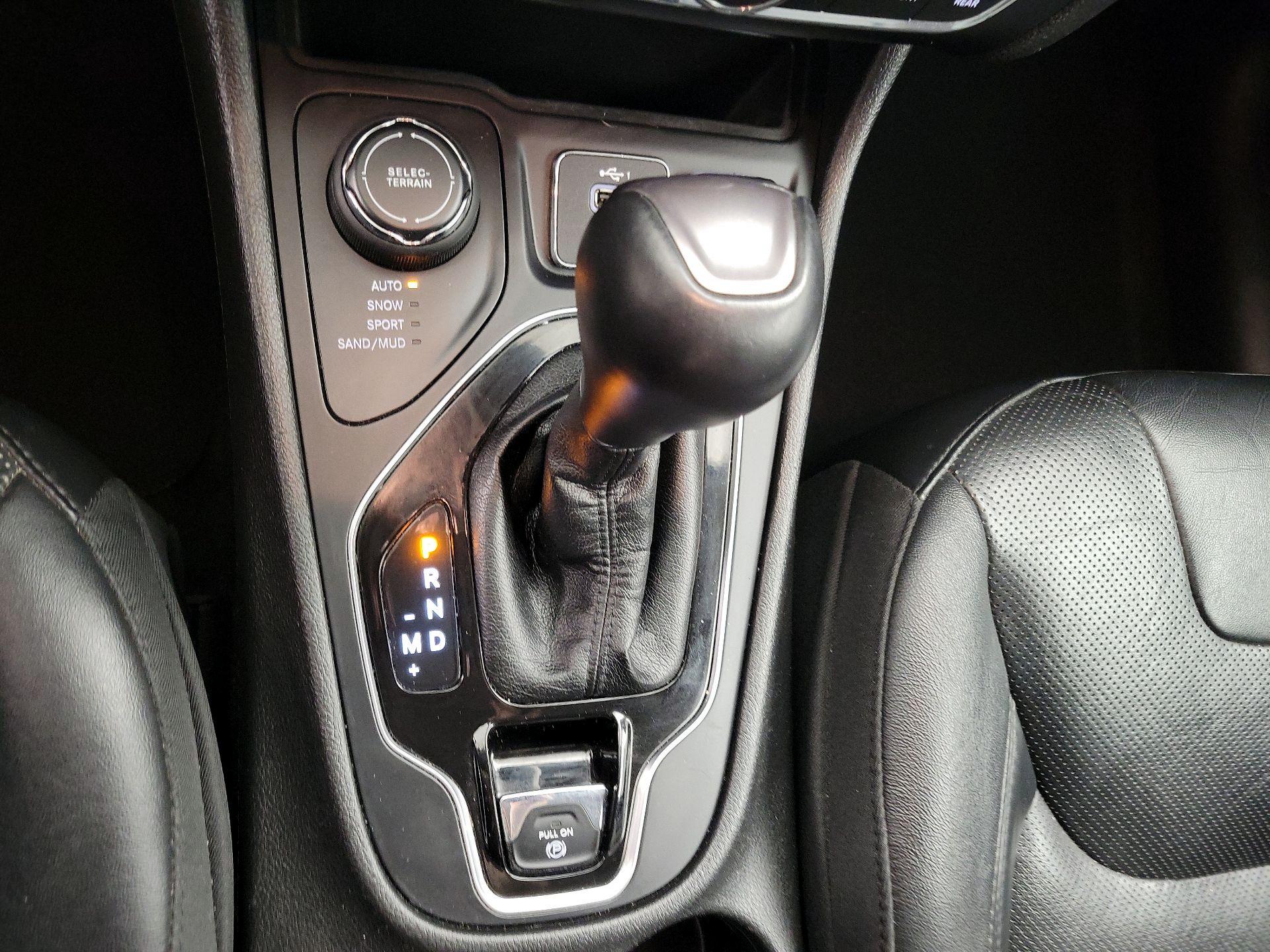 Thumbnail: 2021 Jeep Cherokee - 17