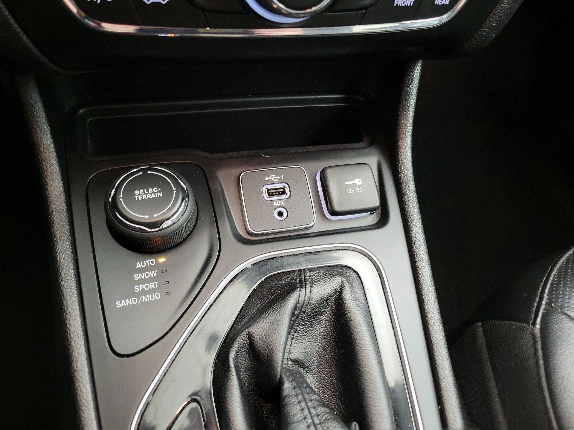 Thumbnail: 2021 Jeep Cherokee - 18