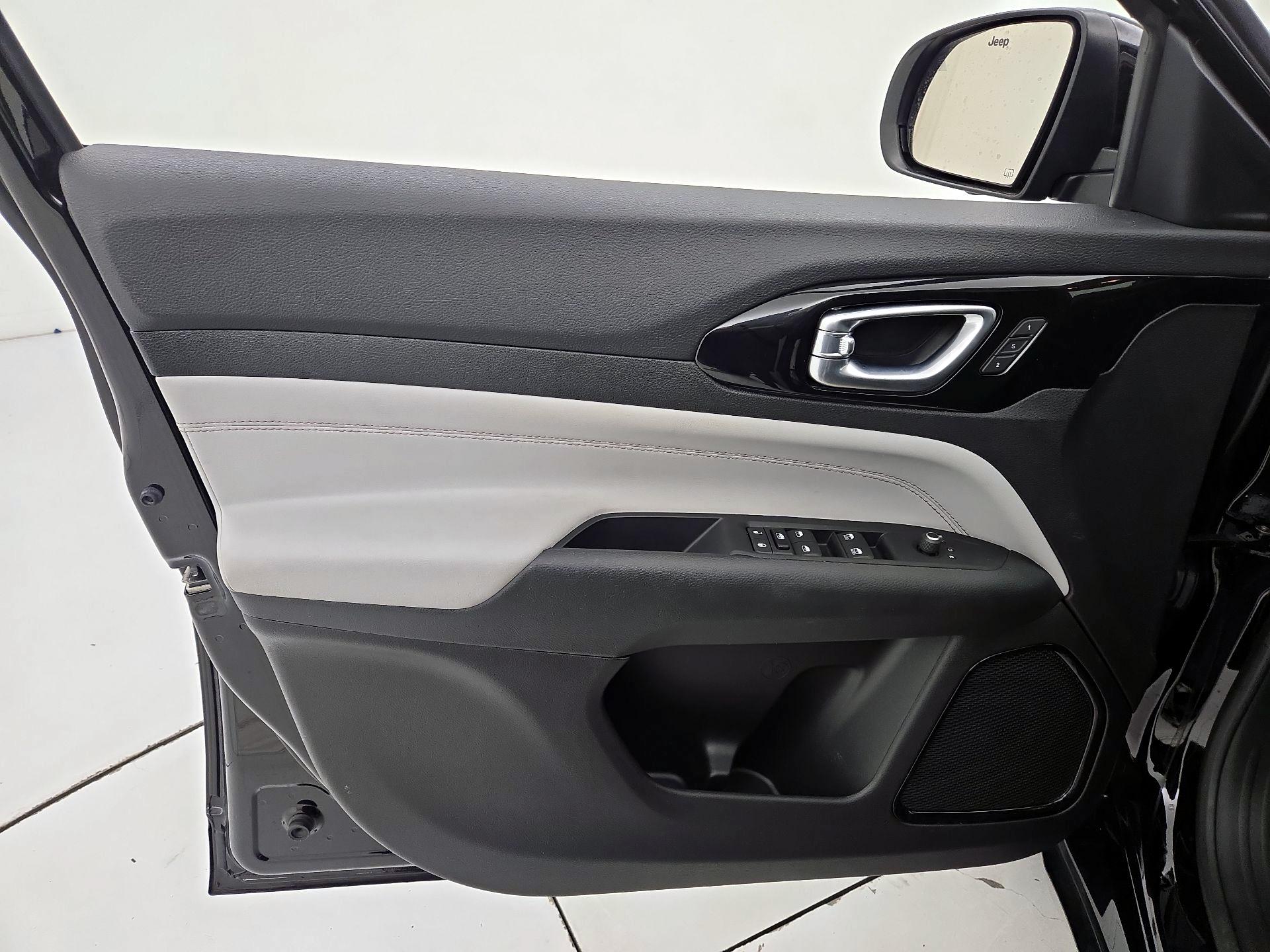 Thumbnail: 2022 Jeep Compass - 12